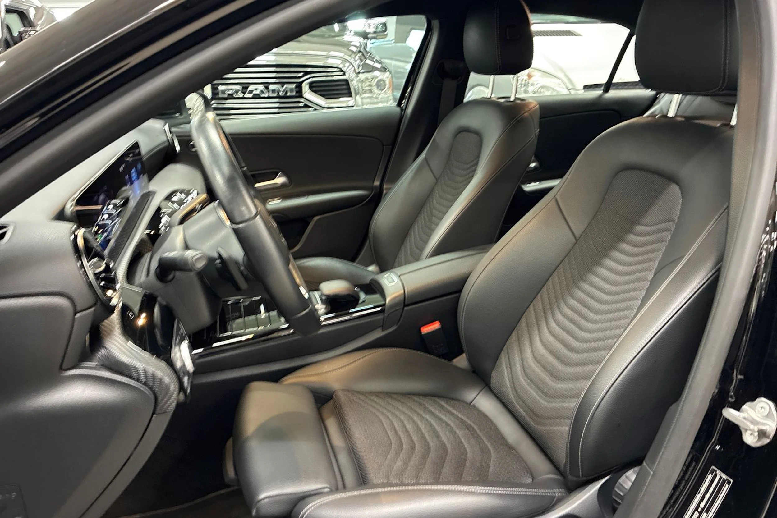 musta Mercedes-Benz A 2021 kuva 23.