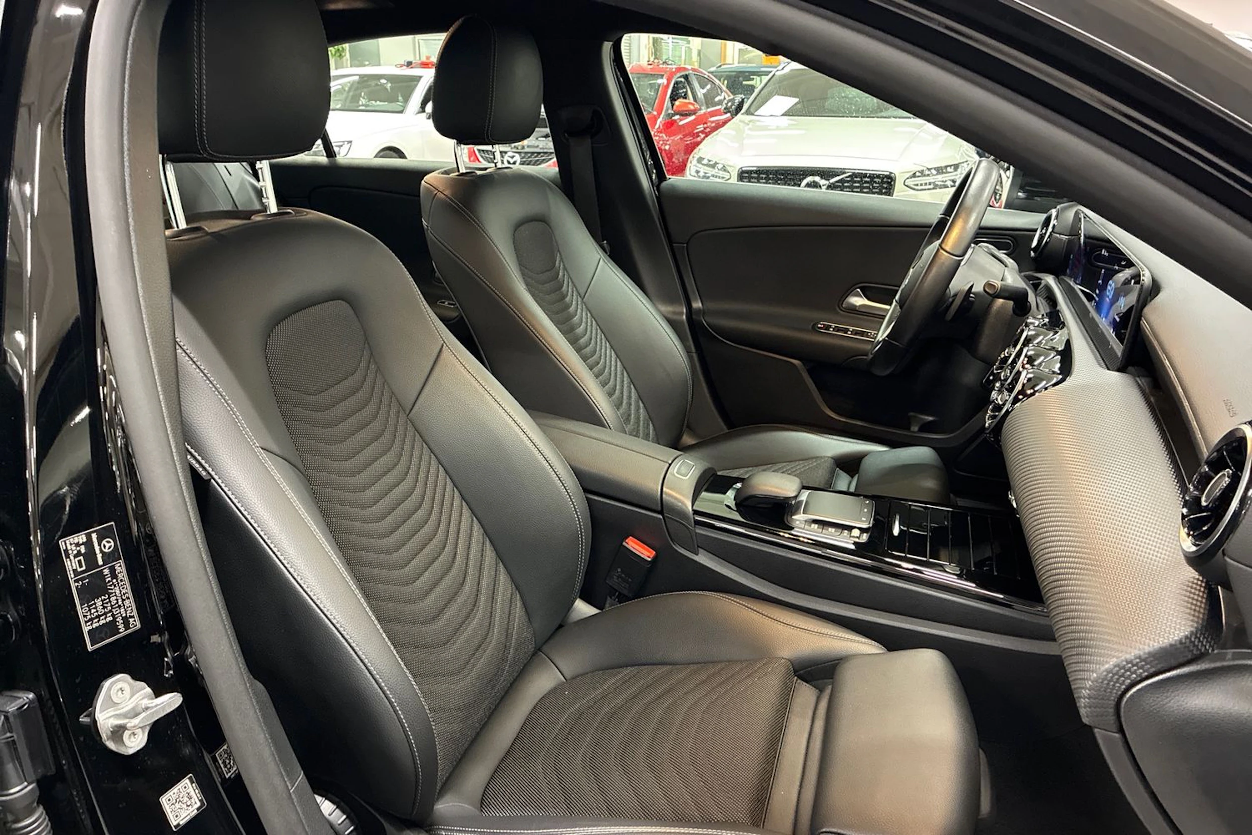 musta Mercedes-Benz A 2021 kuva 26.