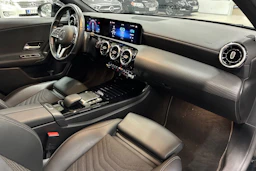 musta Mercedes-Benz A 2021 kuva 27.