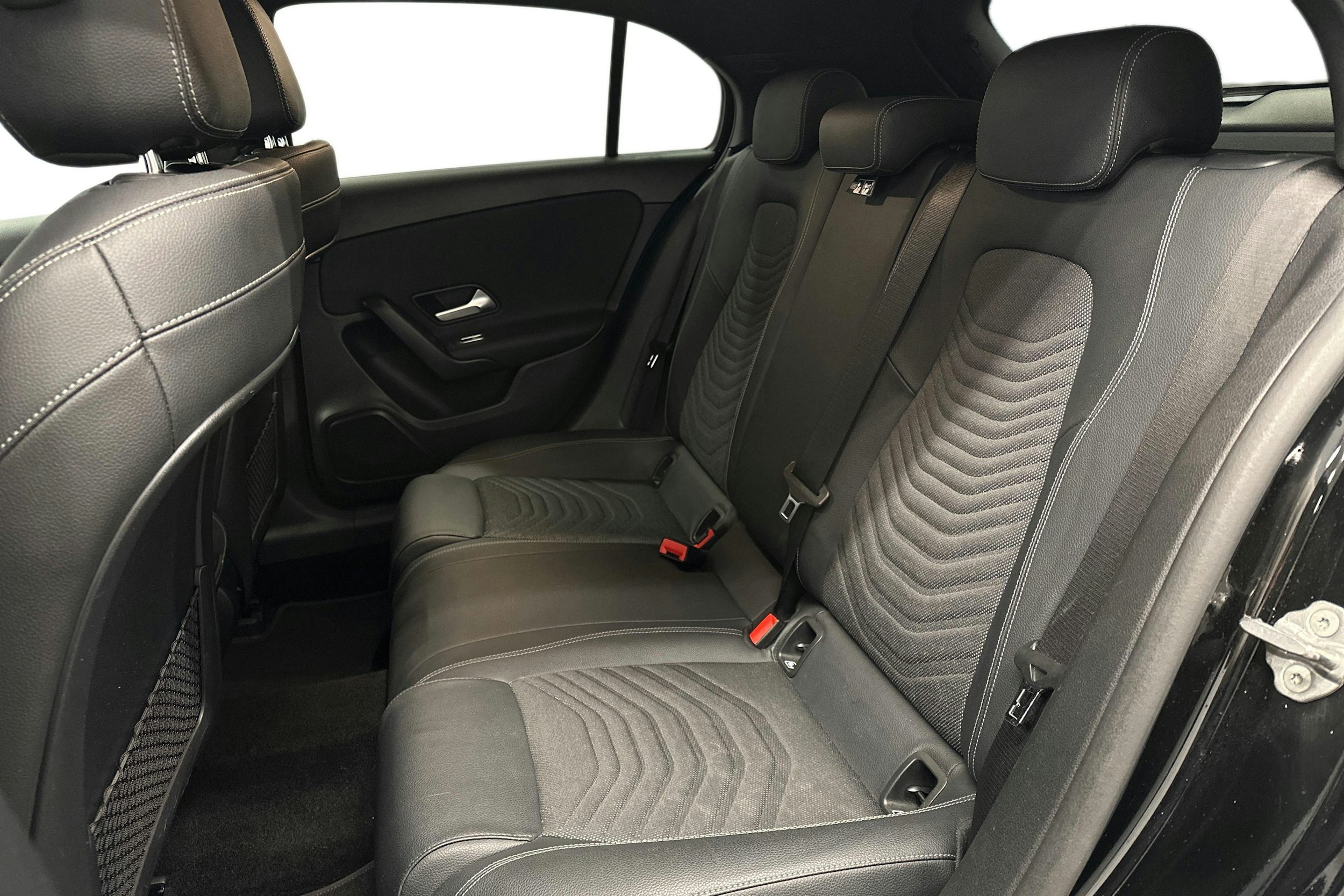 musta Mercedes-Benz A 2021 kuva 10.
