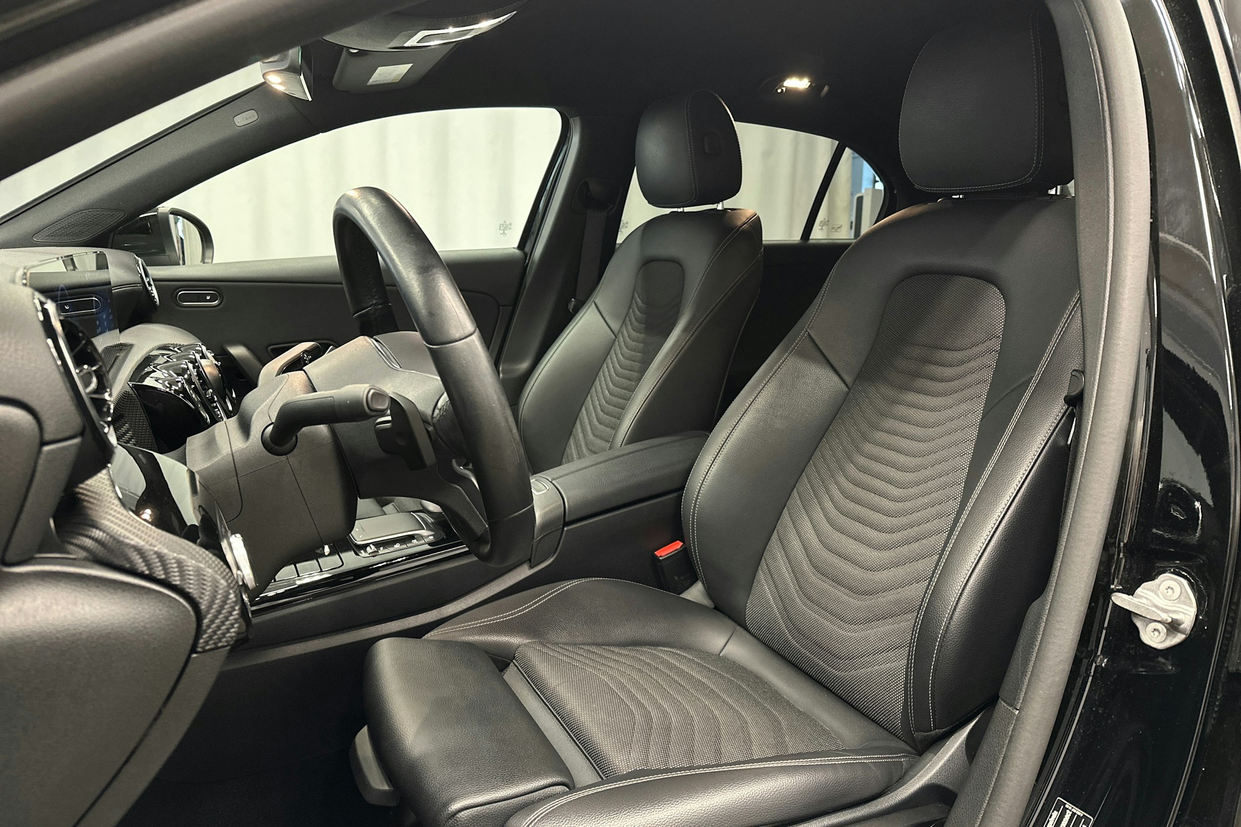 musta Mercedes-Benz A 2021 kuva 15.