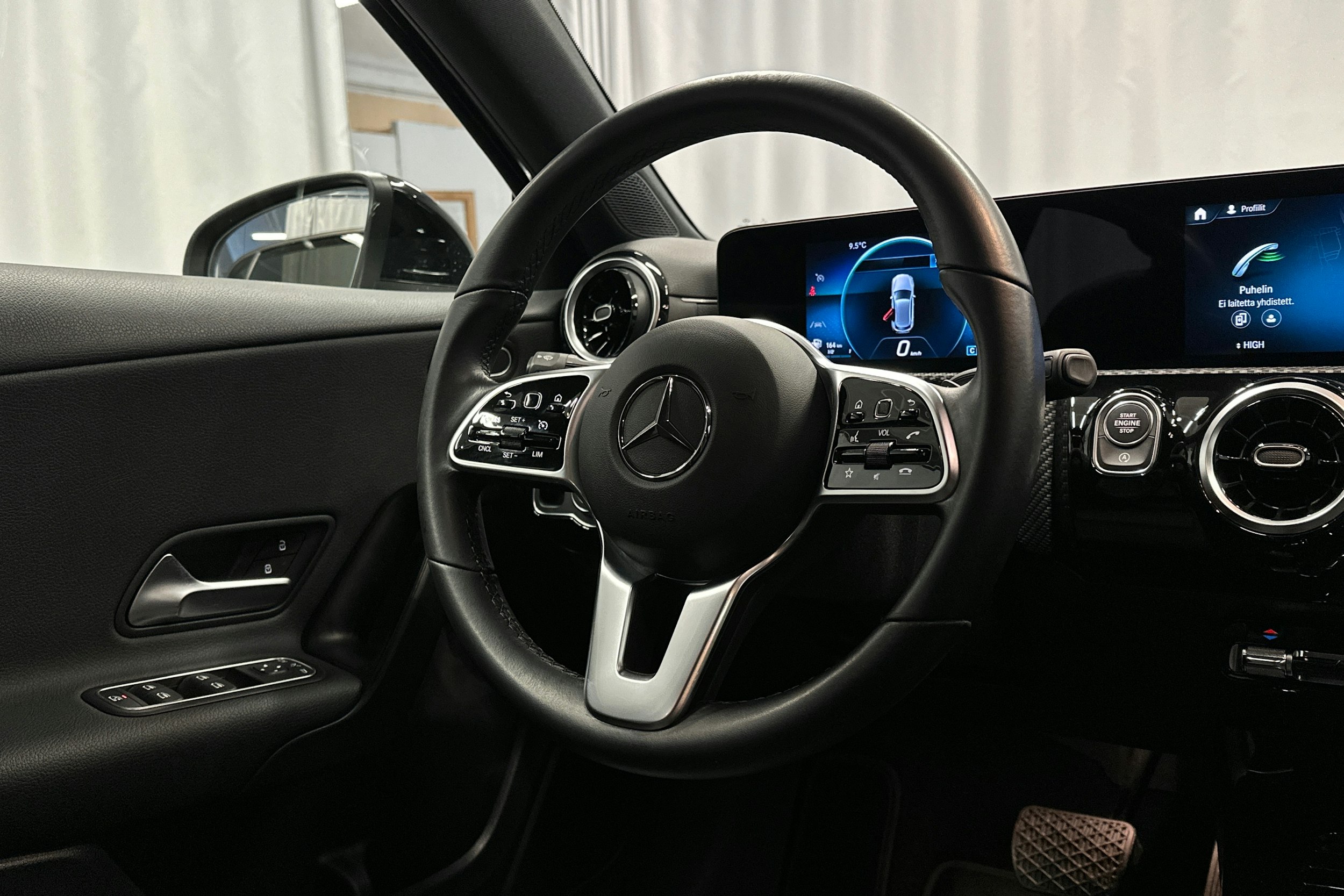 musta Mercedes-Benz A 2021 kuva 16.