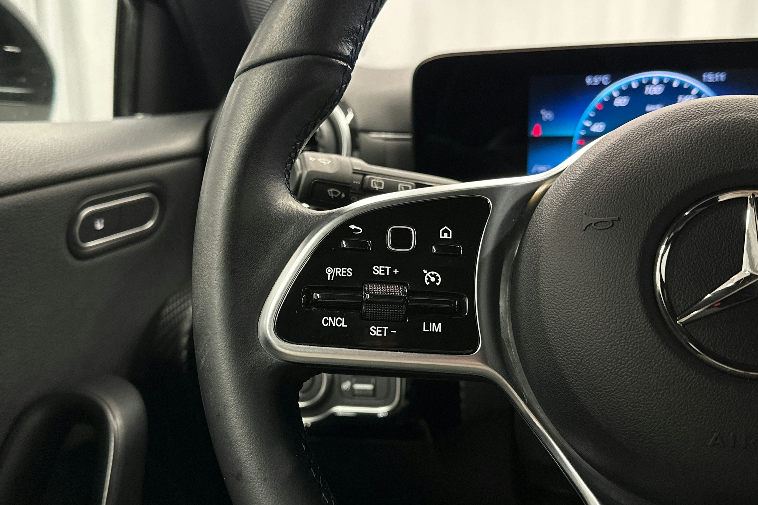 musta Mercedes-Benz A 2021 kuva 17.