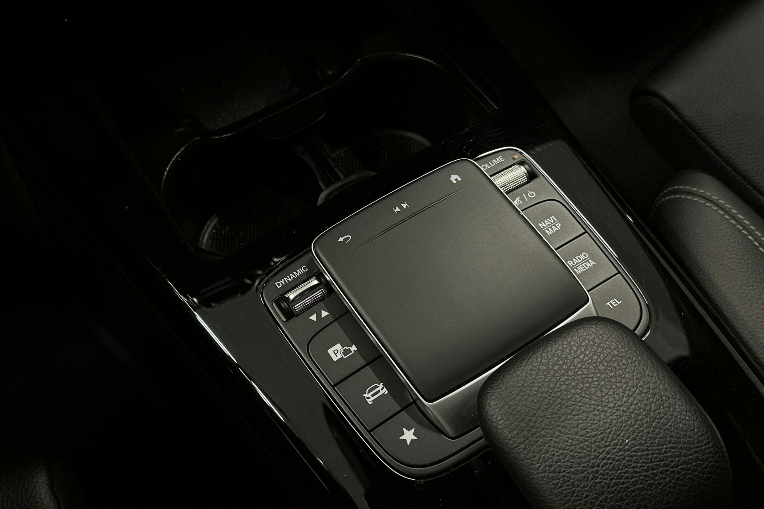 musta Mercedes-Benz A 2021 kuva 29.