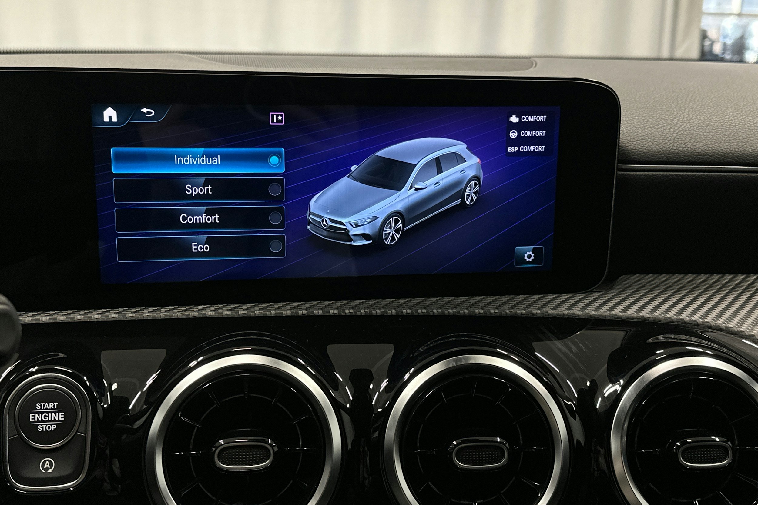 musta Mercedes-Benz A 2021 kuva 30.