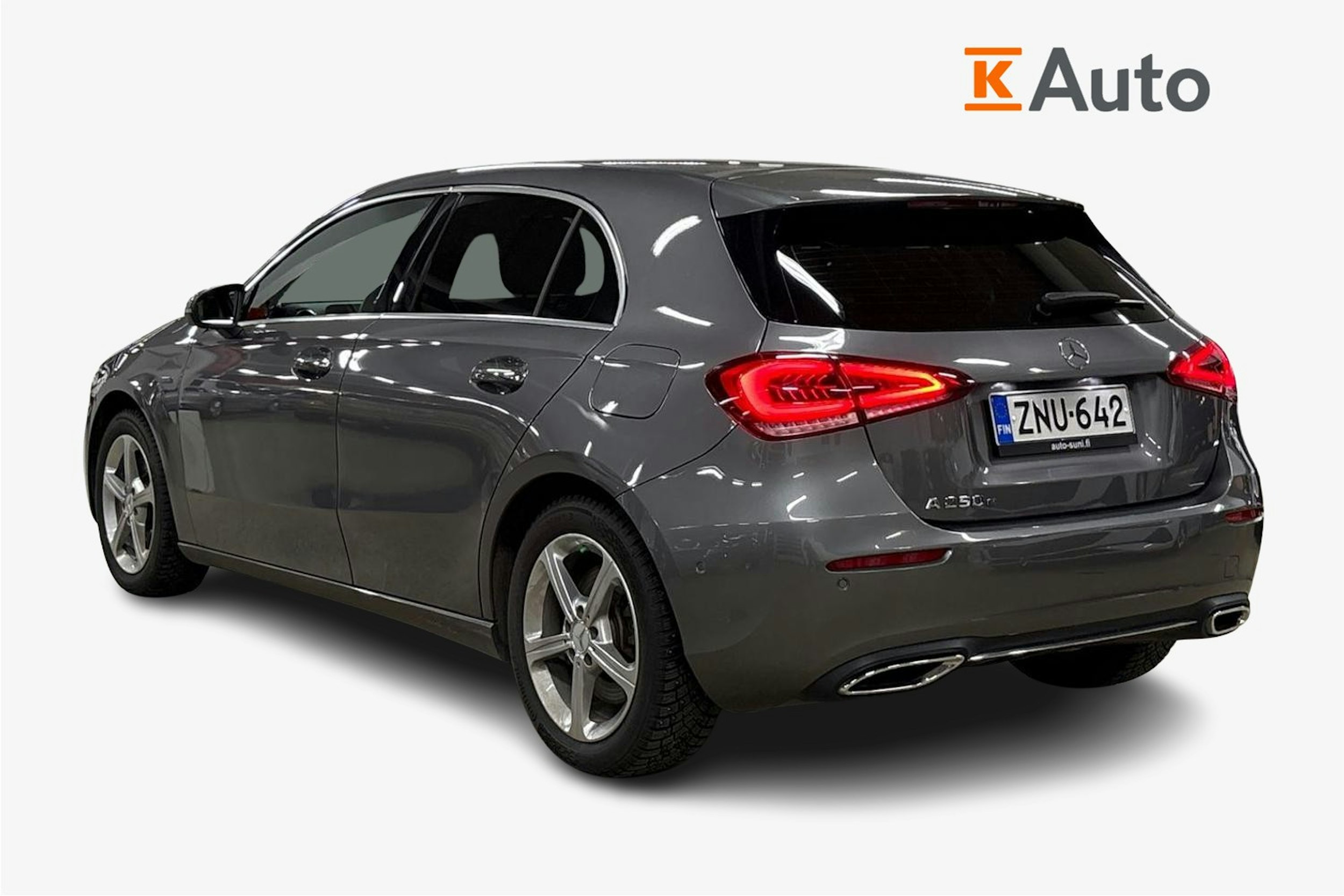 Harmaa Mercedes-Benz A 2021 kuva 2.