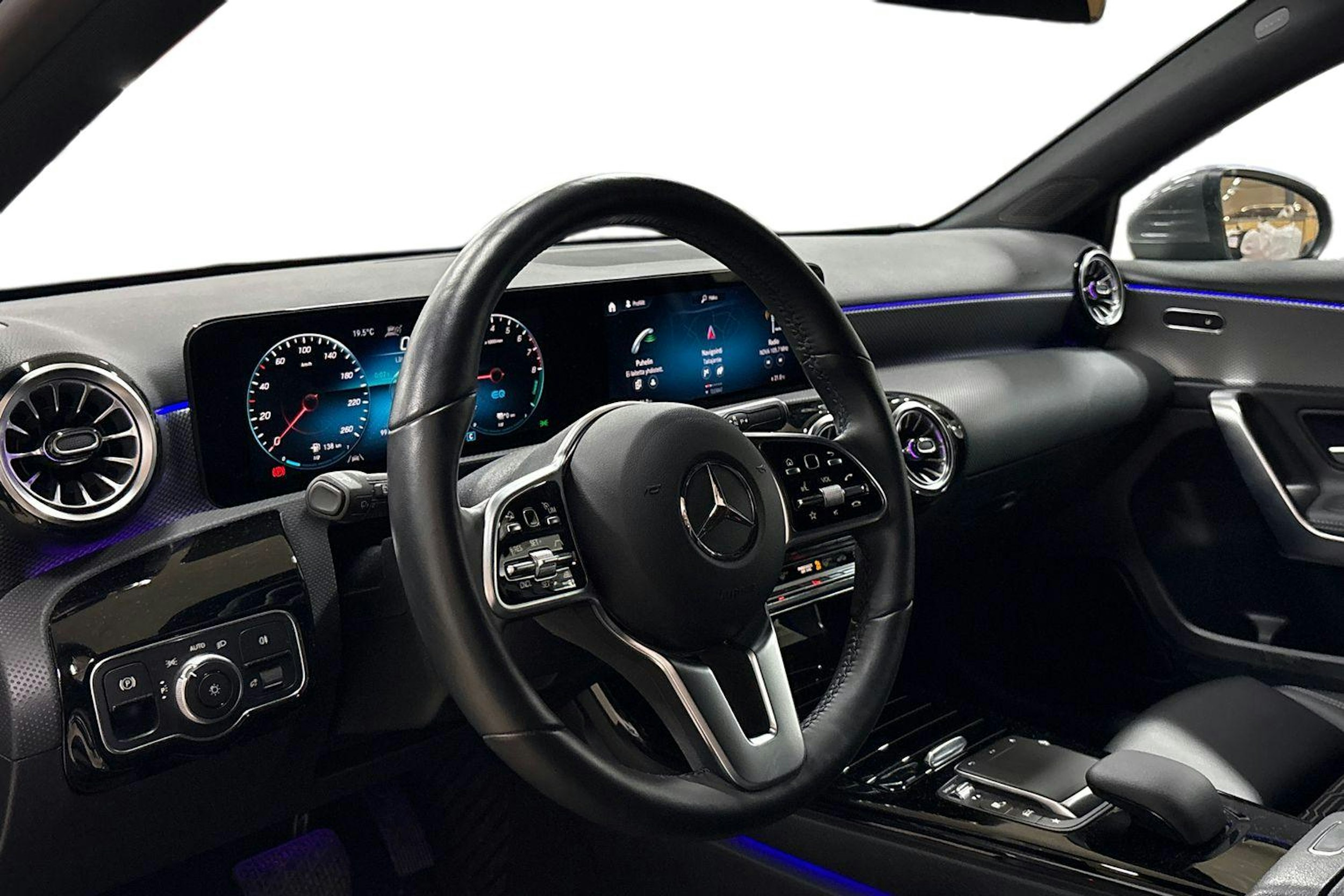 Harmaa Mercedes-Benz A 2021 kuva 7.