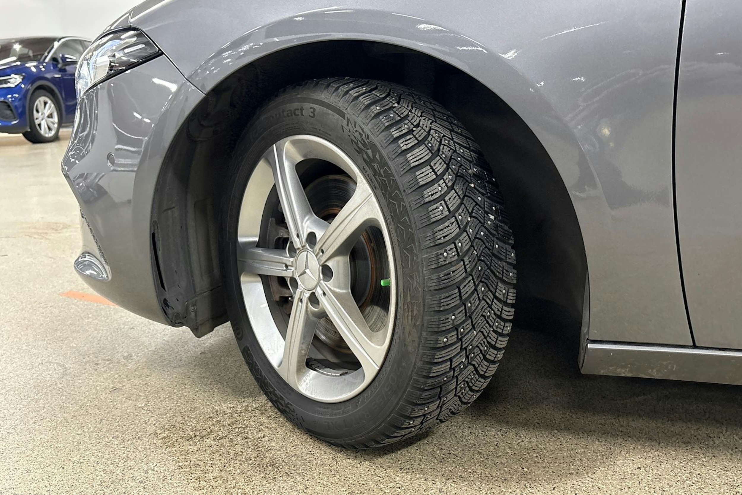 Harmaa Mercedes-Benz A 2021 kuva 13.