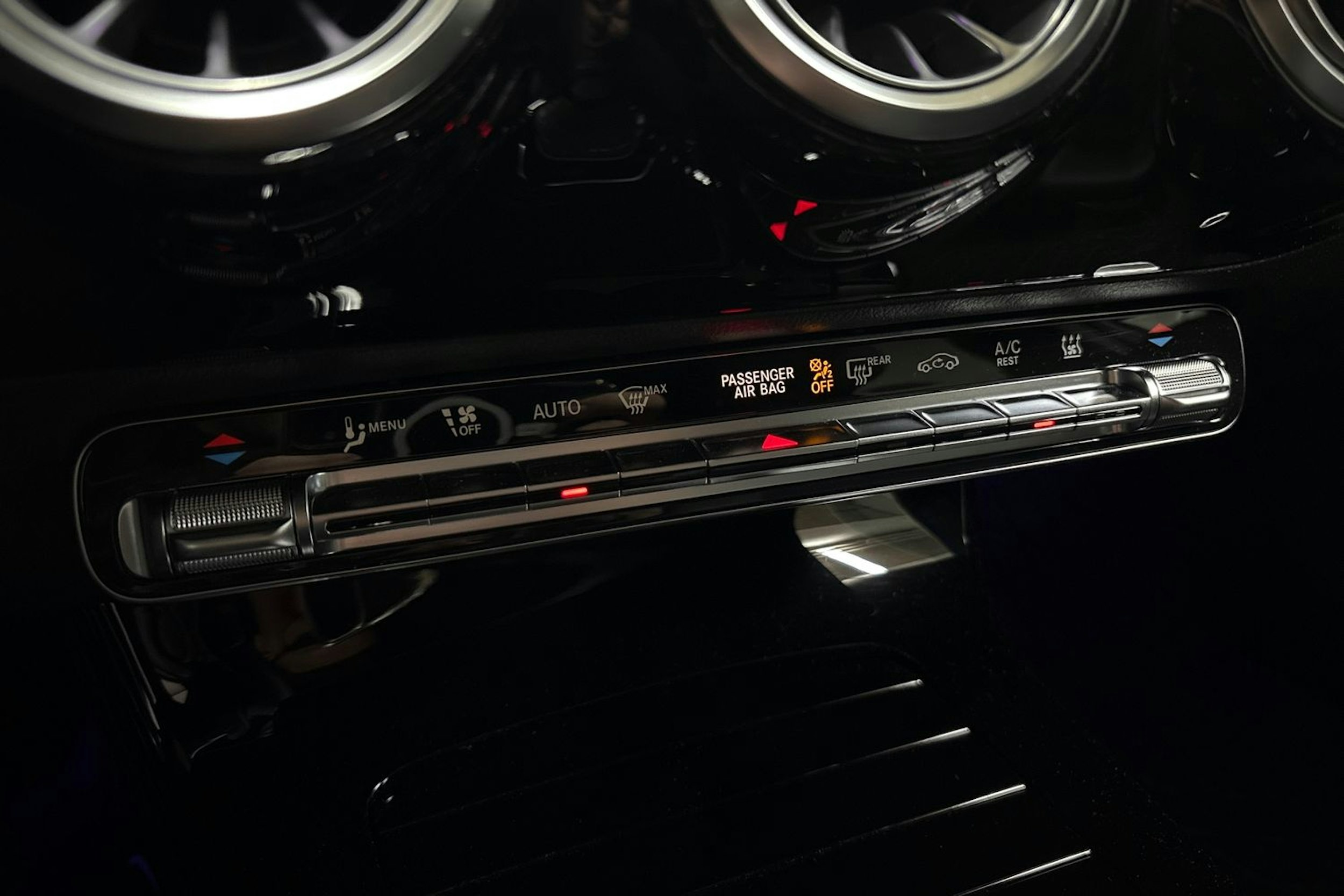 Harmaa Mercedes-Benz A 2021 kuva 23.