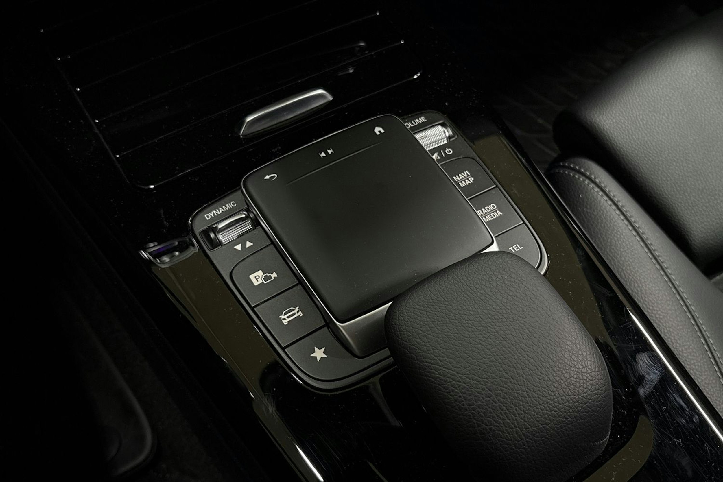 Harmaa Mercedes-Benz A 2021 kuva 24.