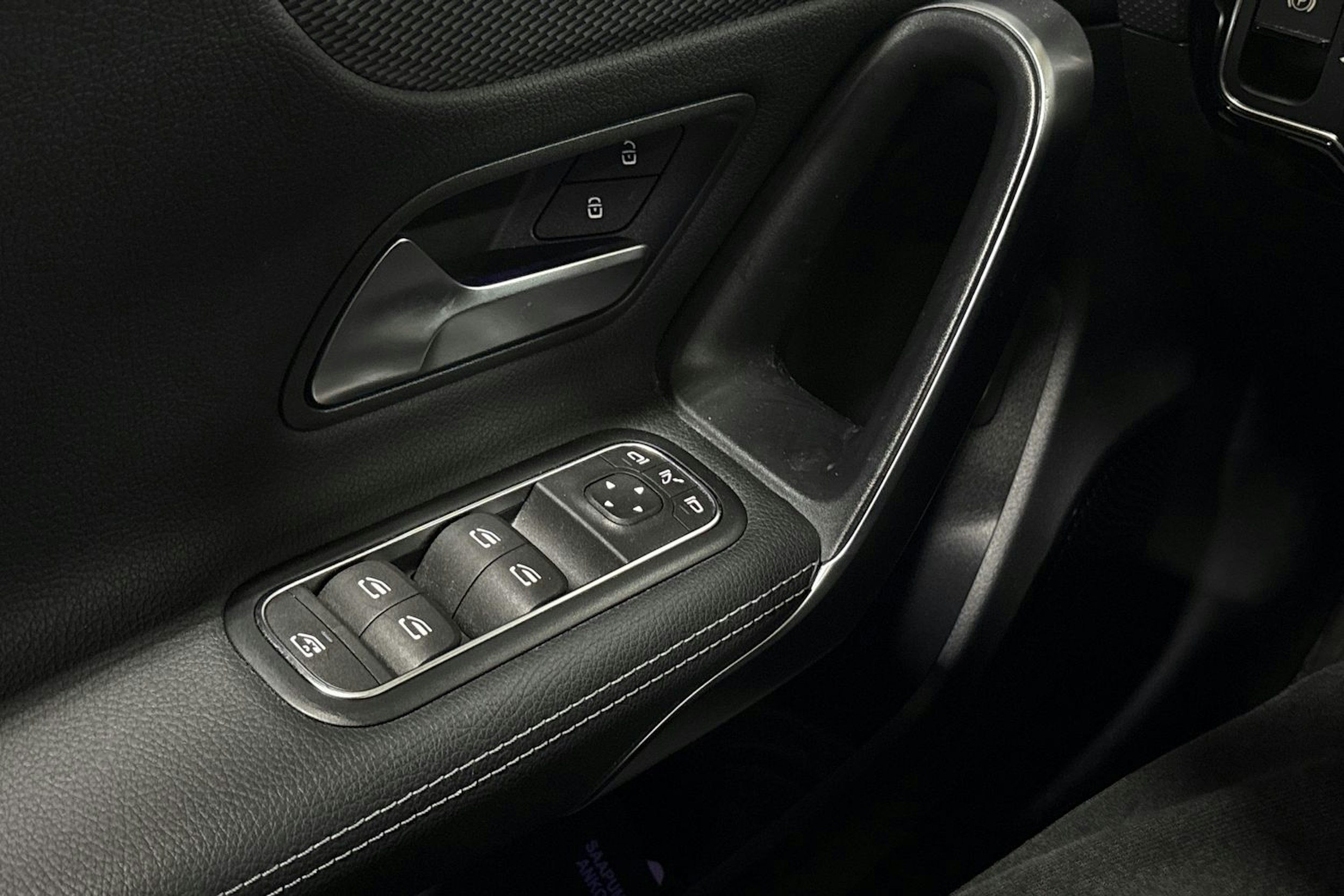 Harmaa Mercedes-Benz A 2021 kuva 25.