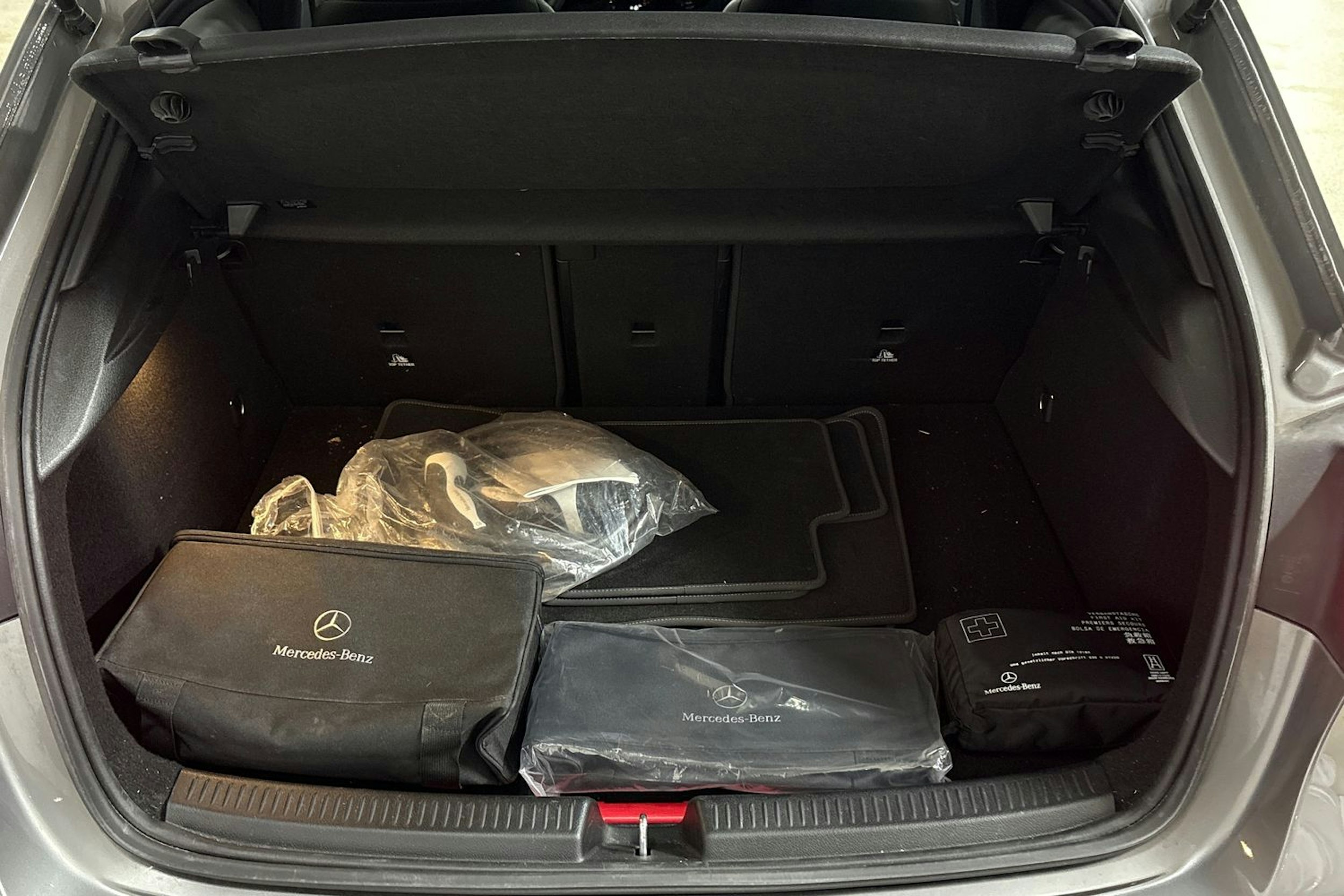 Harmaa Mercedes-Benz A 2021 kuva 26.