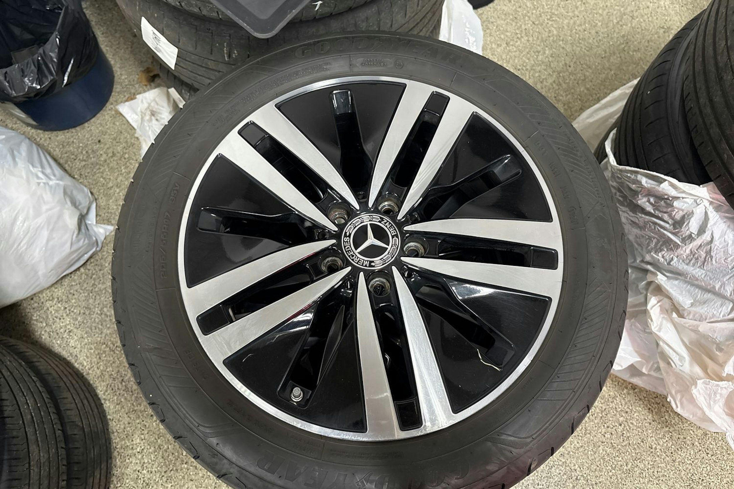 Harmaa Mercedes-Benz A 2021 kuva 27.