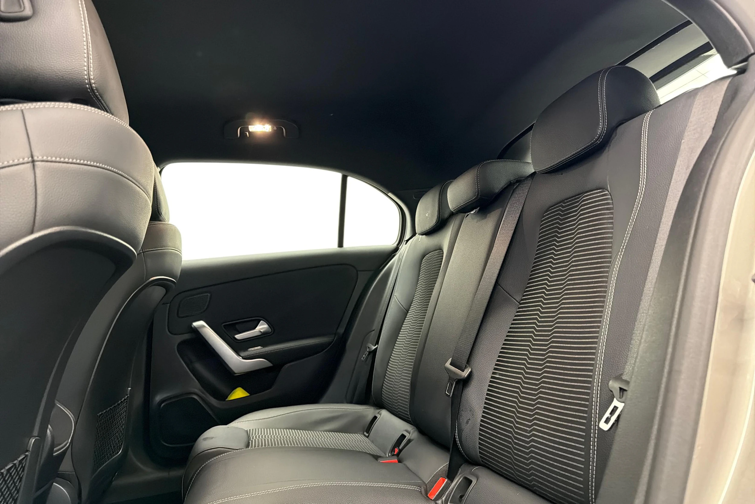 Ruskea (beige) Mercedes-Benz A 2021 kuva 8.