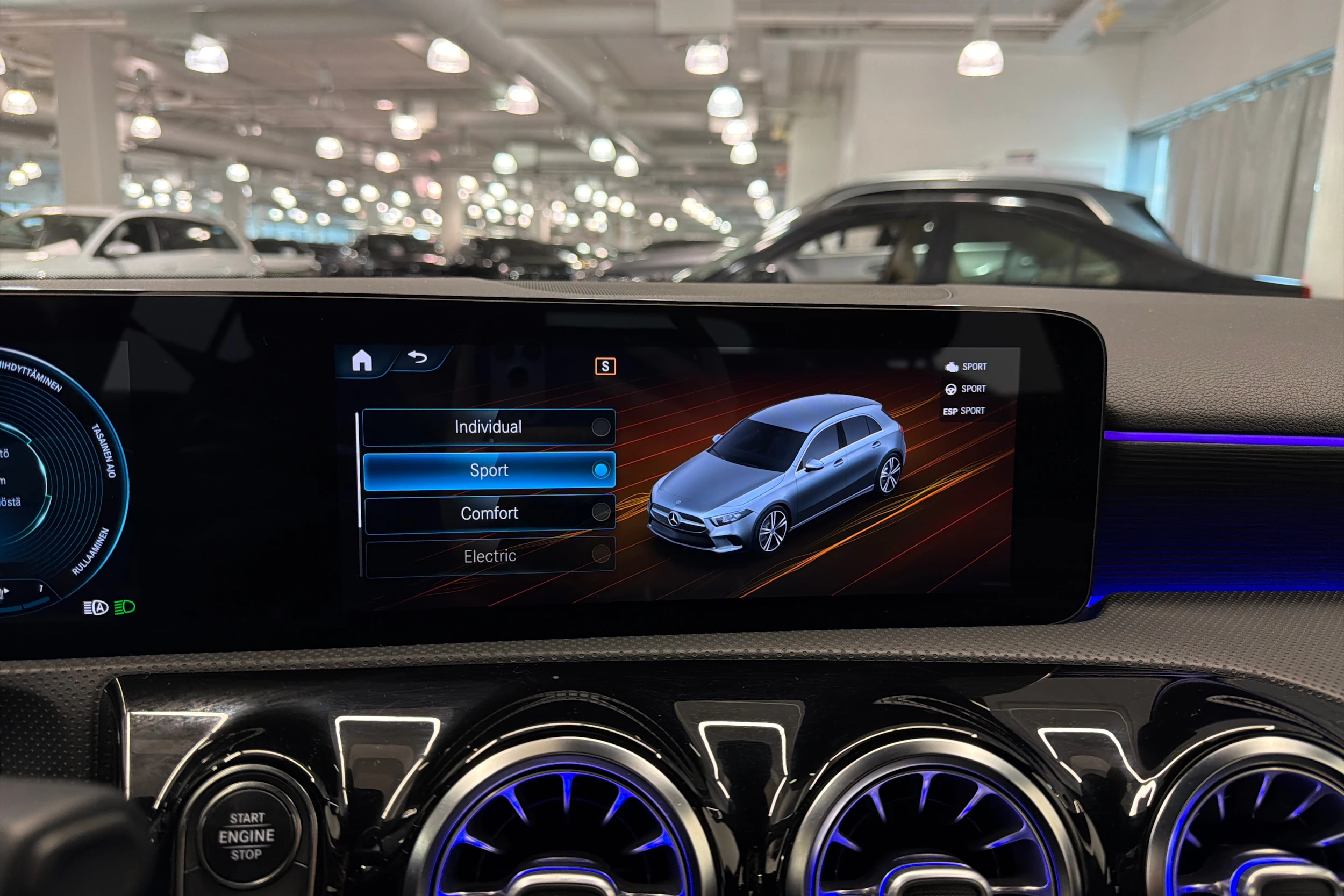 Ruskea (beige) Mercedes-Benz A 2021 kuva 30.