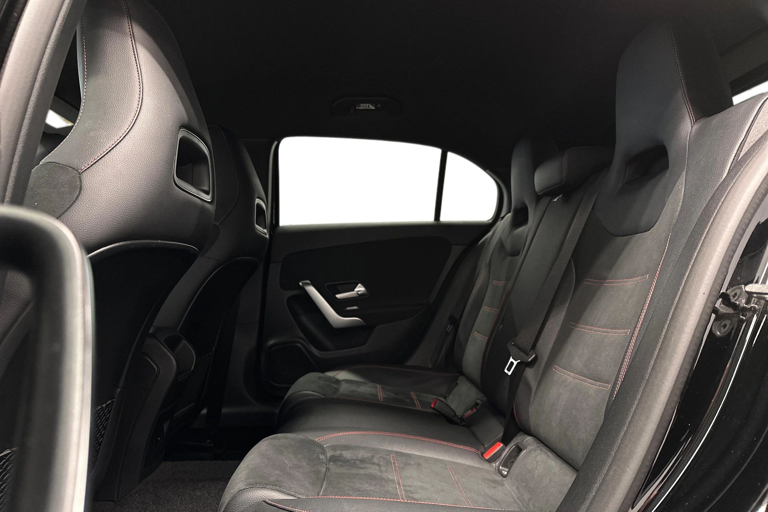 musta Mercedes-Benz A 2022 kuva 8.