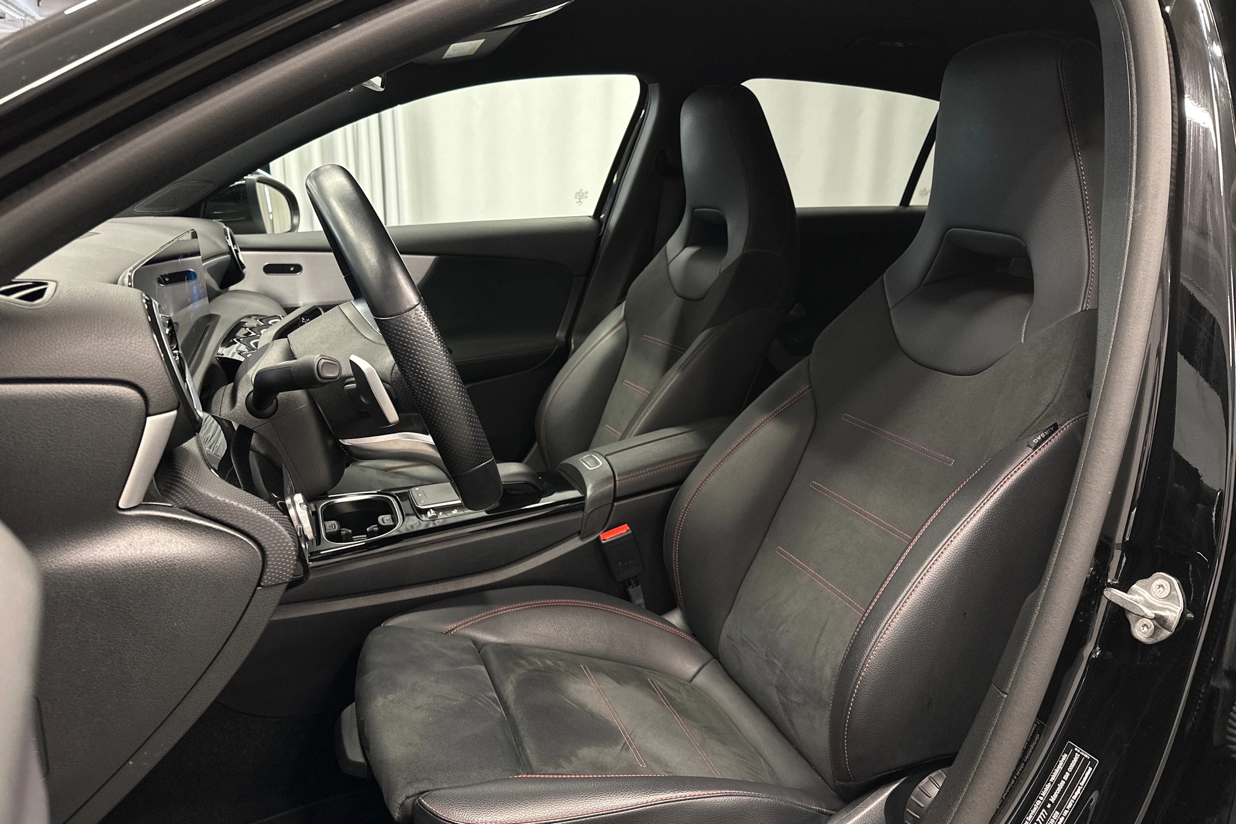 musta Mercedes-Benz A 2022 kuva 12.
