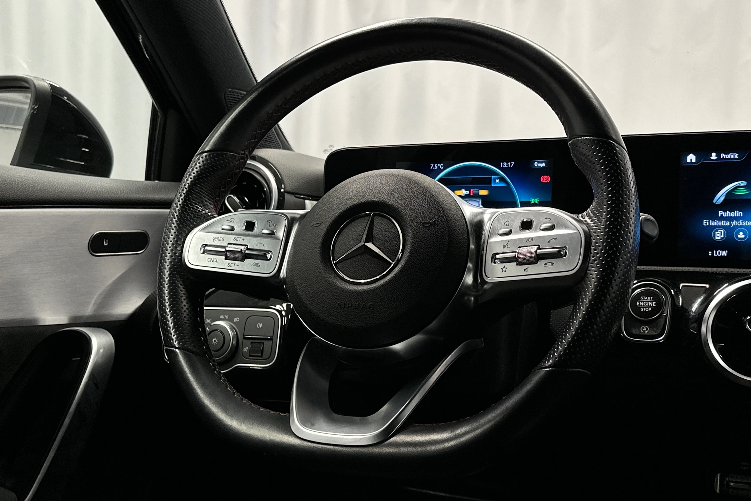 musta Mercedes-Benz A 2022 kuva 13.