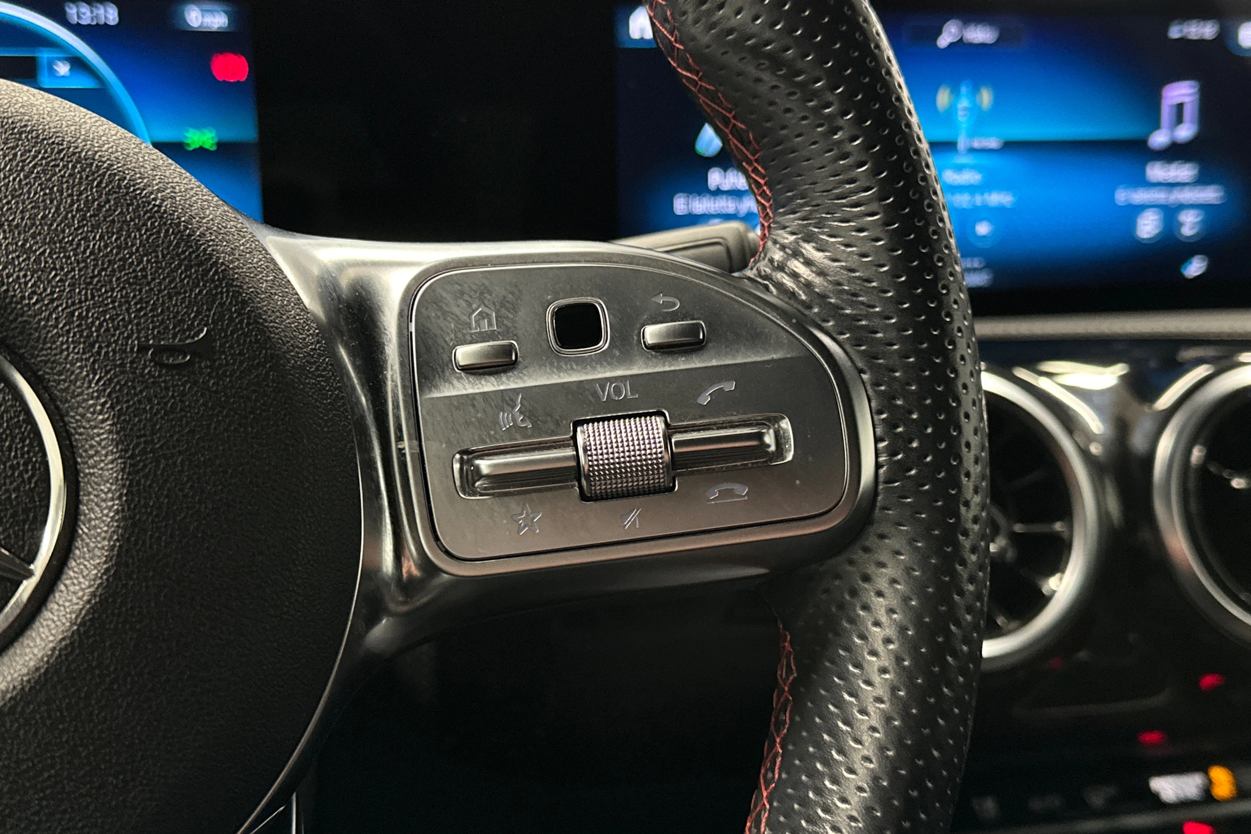 musta Mercedes-Benz A 2022 kuva 15.