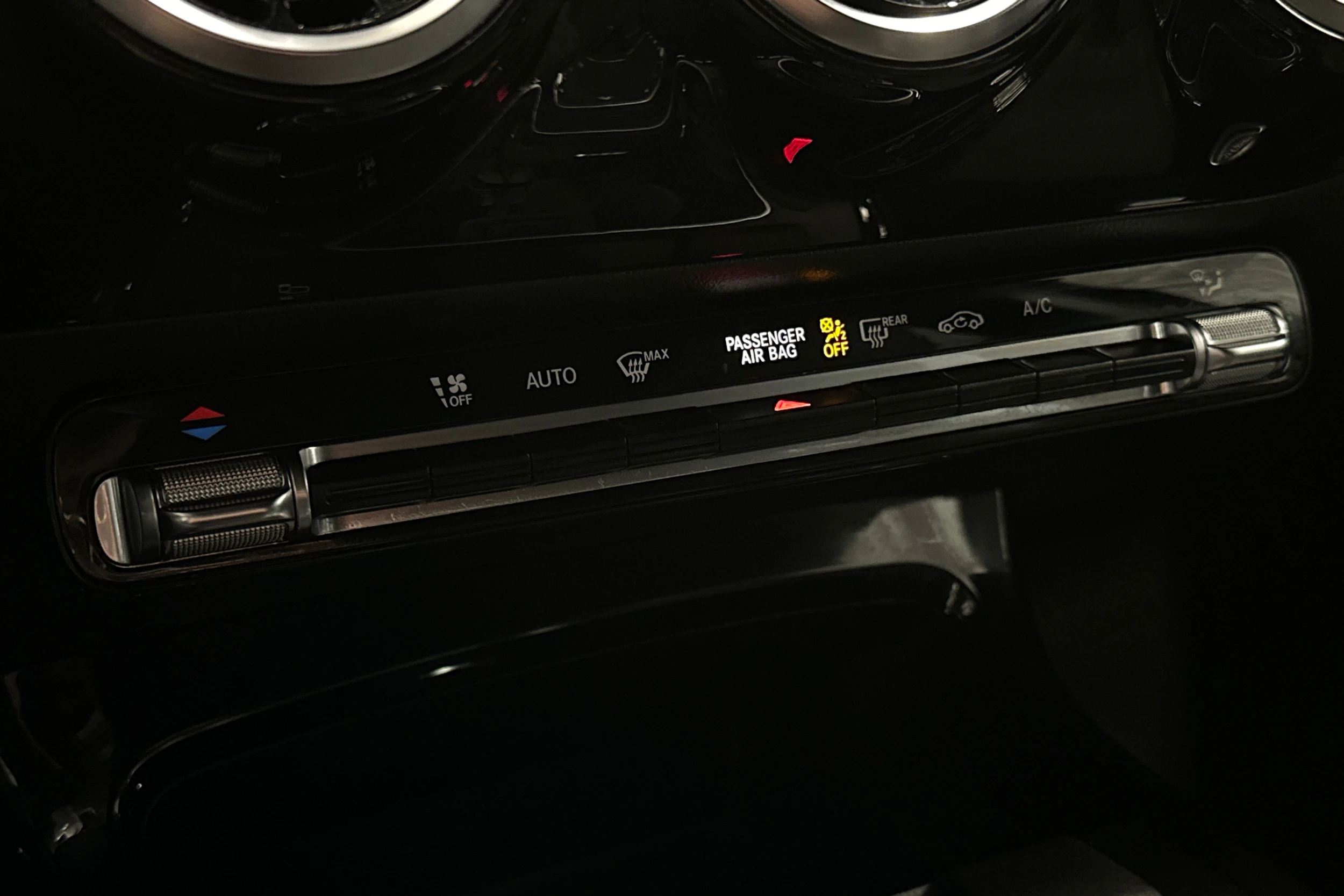 musta Mercedes-Benz A 2022 kuva 22.