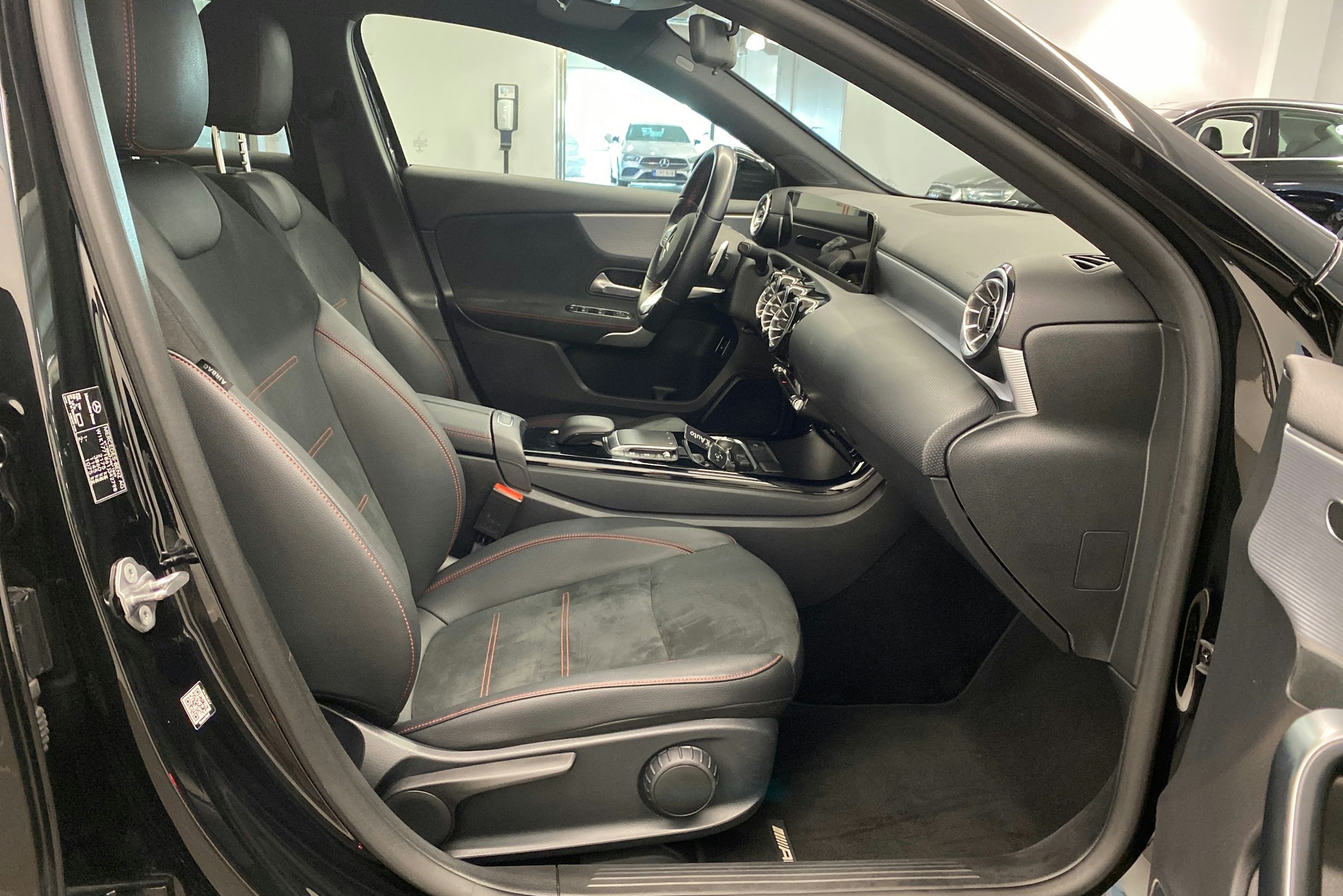 musta Mercedes-Benz A 2022 kuva 33.