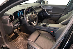 musta Mercedes-Benz A 2022 kuva 7.