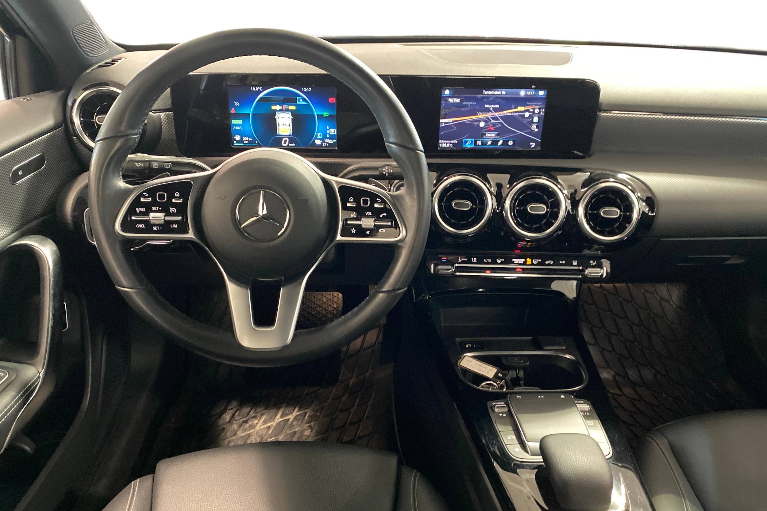 musta Mercedes-Benz A 2022 kuva 9.