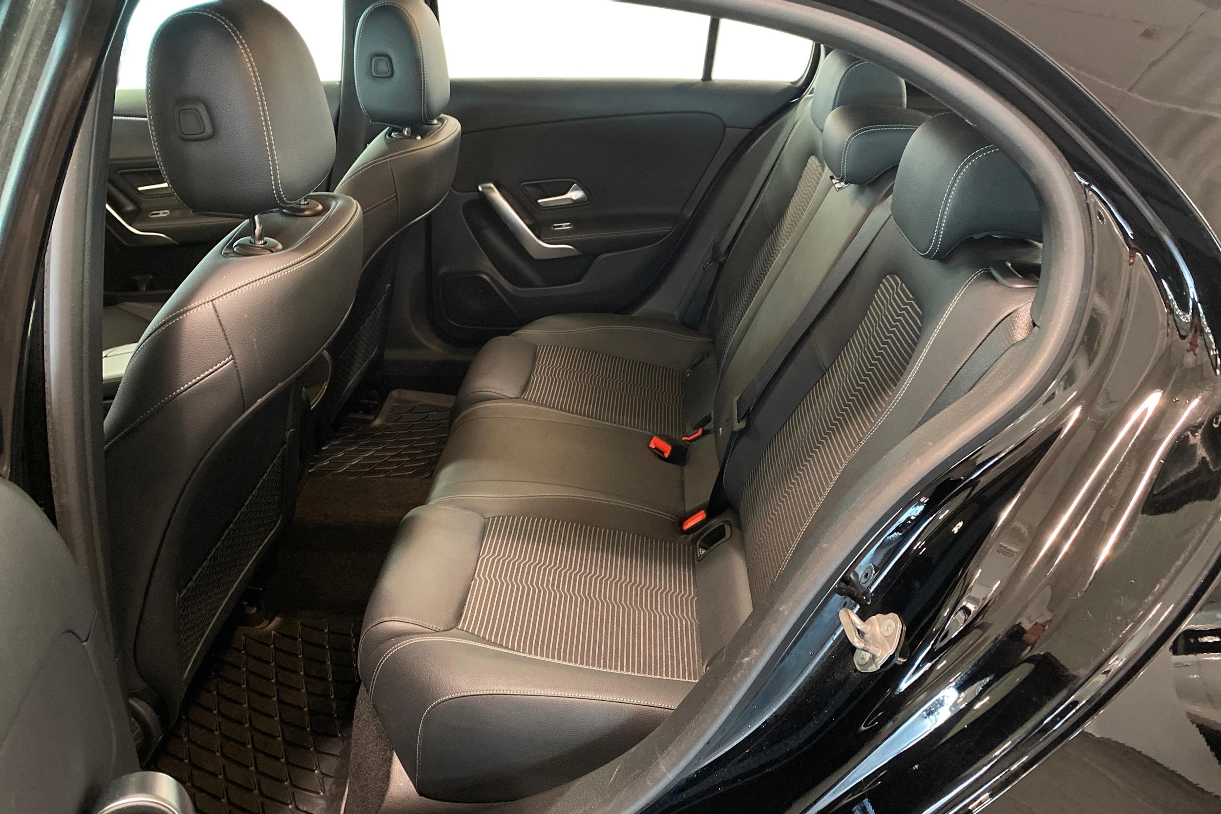 musta Mercedes-Benz A 2022 kuva 10.