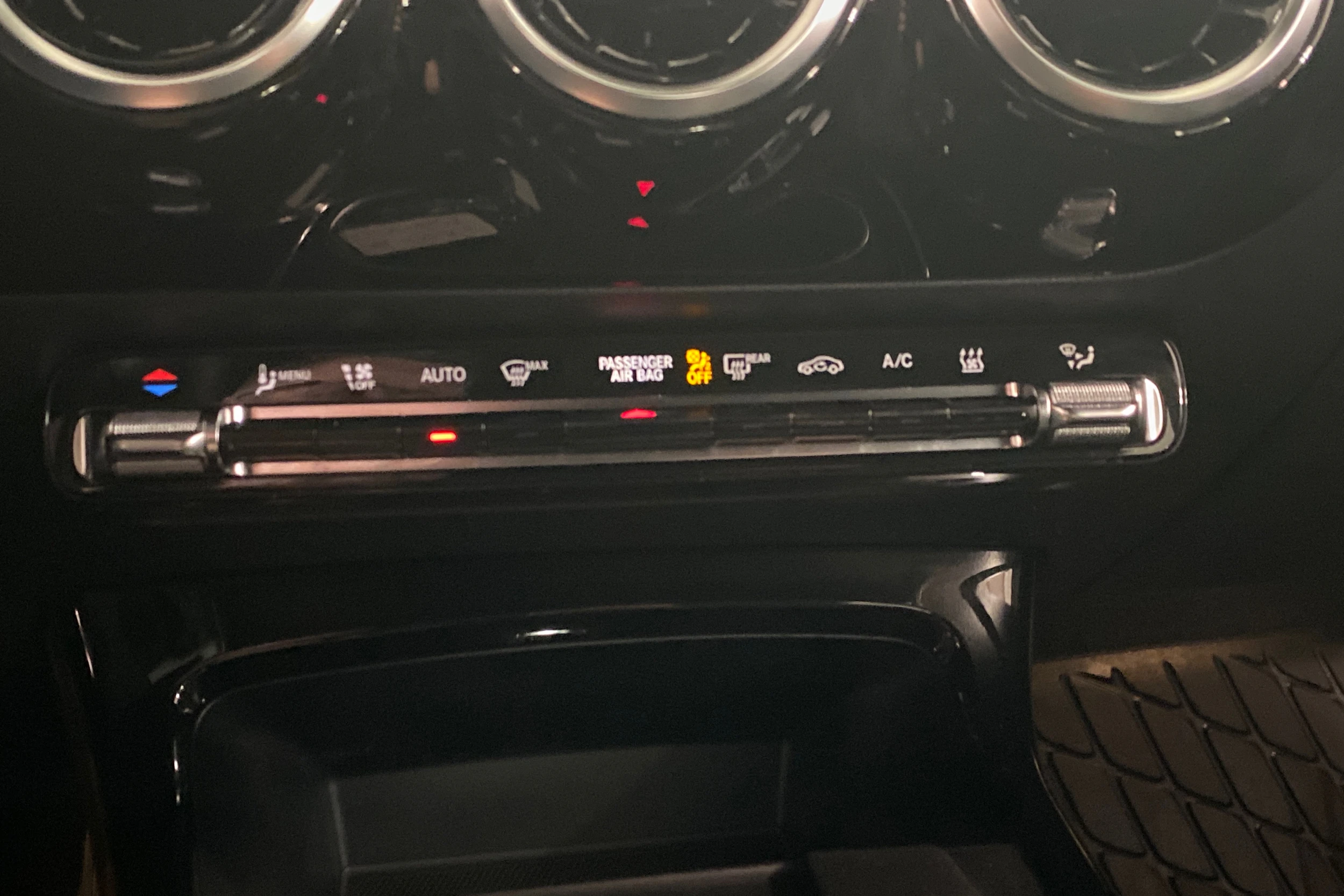 musta Mercedes-Benz A 2022 kuva 22.