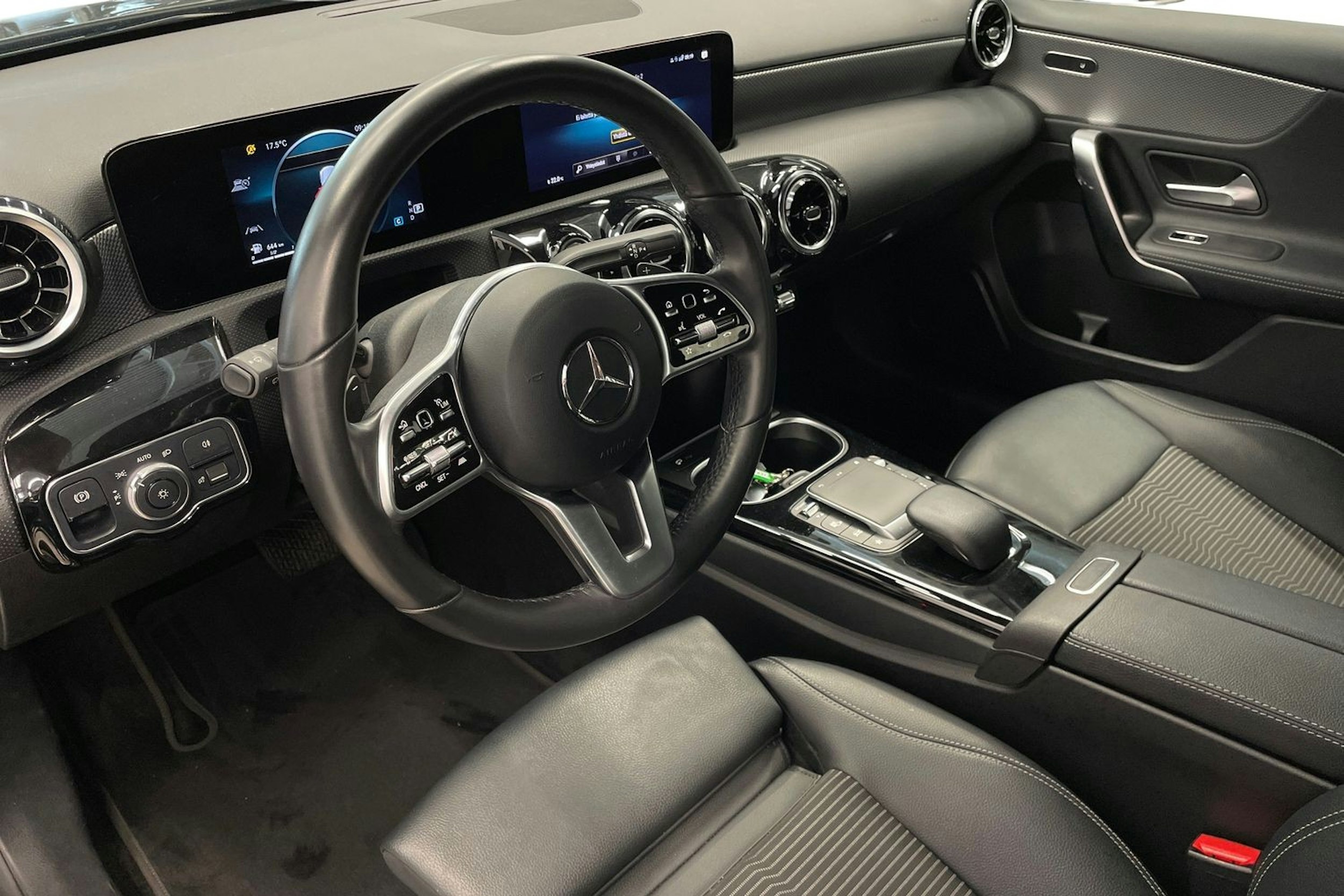 musta Mercedes-Benz A 2022 kuva 7.