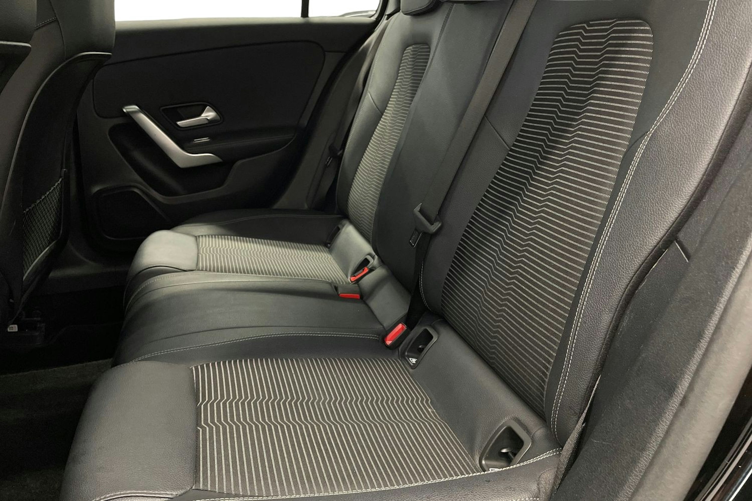 musta Mercedes-Benz A 2022 kuva 10.