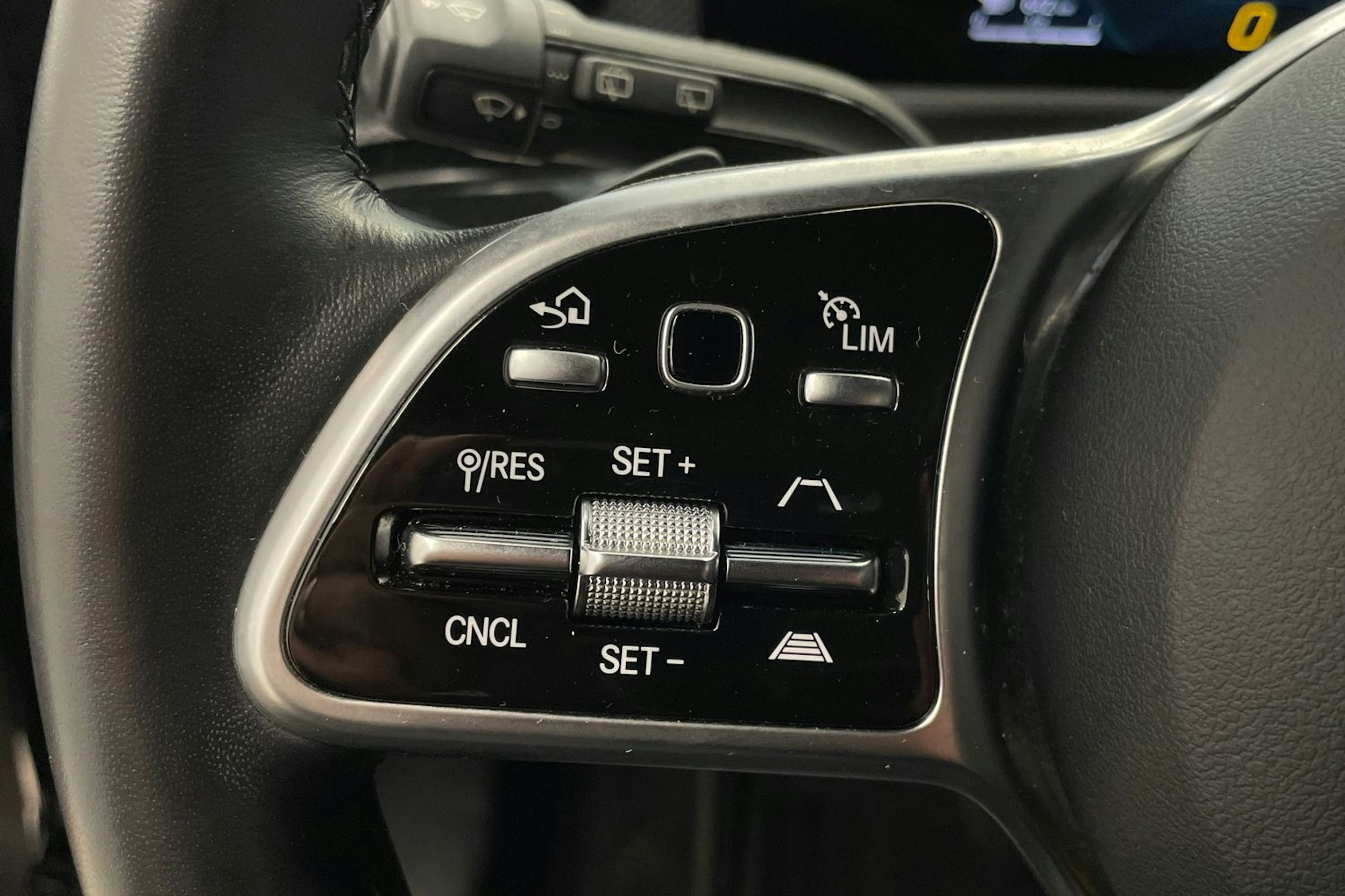 musta Mercedes-Benz A 2022 kuva 16.