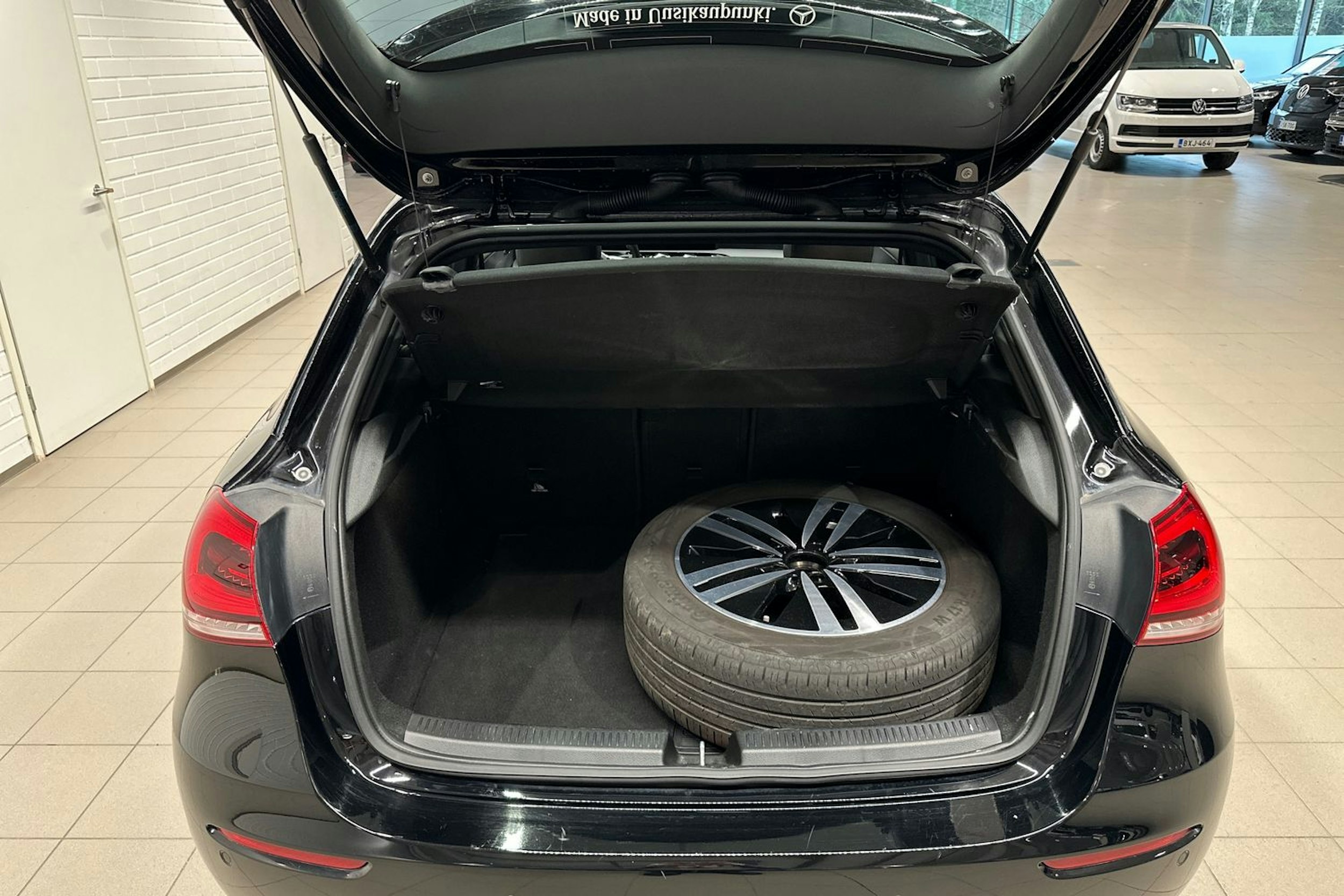 musta Mercedes-Benz A 2022 kuva 26.