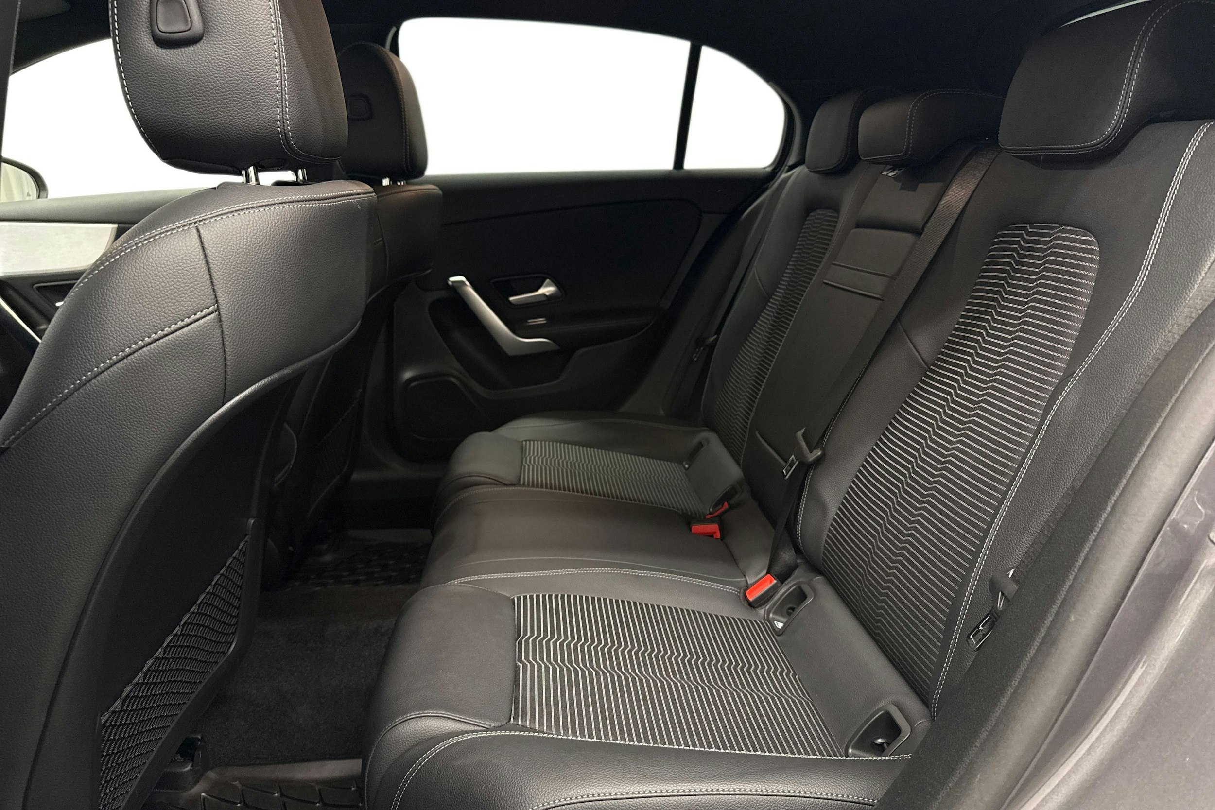 harmaa Mercedes-Benz A 2022 kuva 22.
