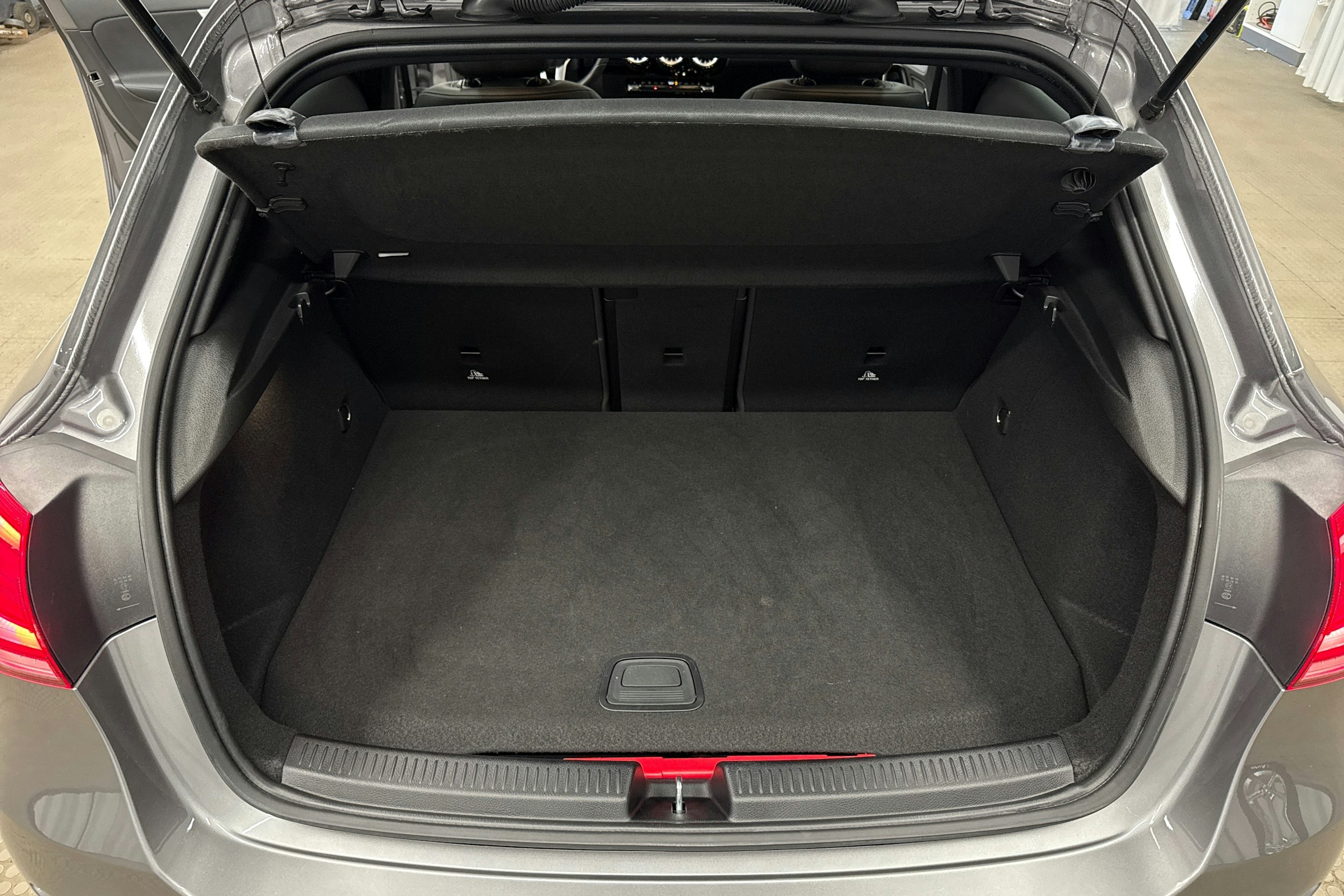 harmaa Mercedes-Benz A 2022 kuva 27.