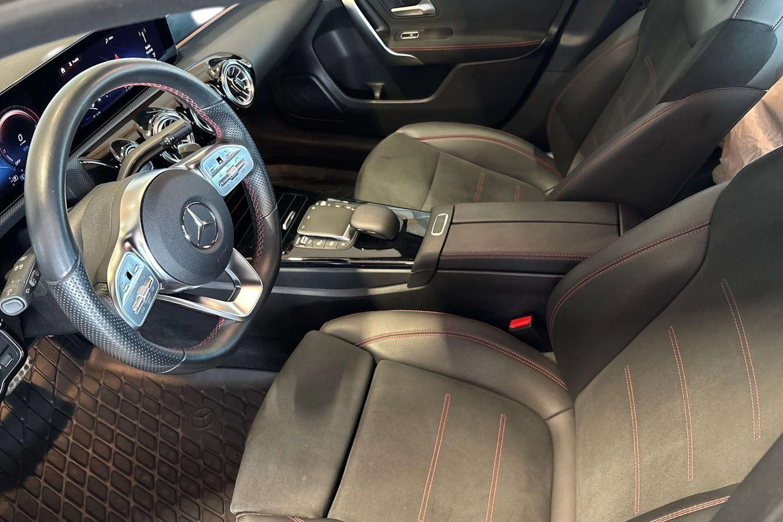 Sininen Mercedes-Benz A 2023 kuva 6.