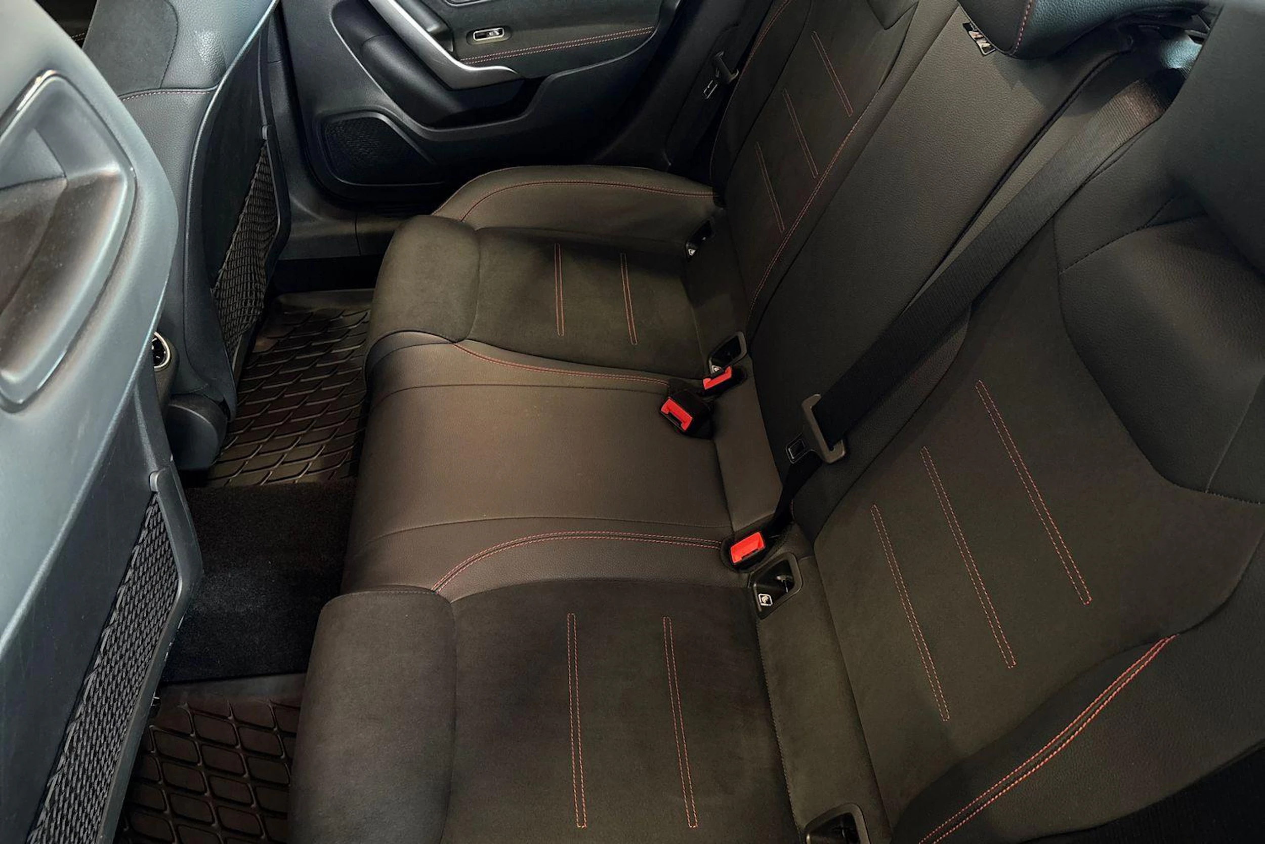 Sininen Mercedes-Benz A 2023 kuva 8.
