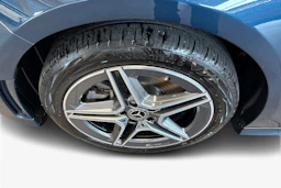 Sininen Mercedes-Benz A 2023 kuva 9.
