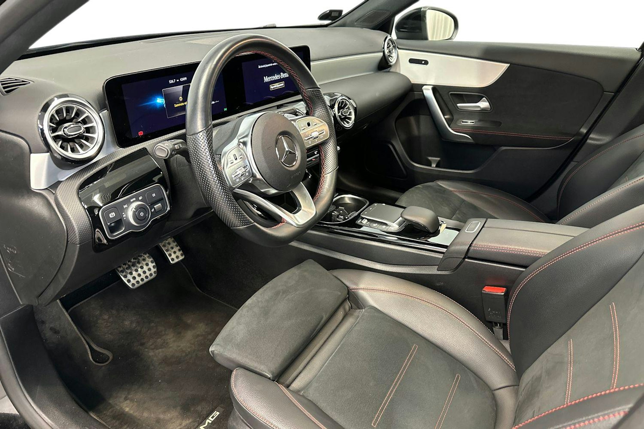 musta Mercedes-Benz A 2023 kuva 7.