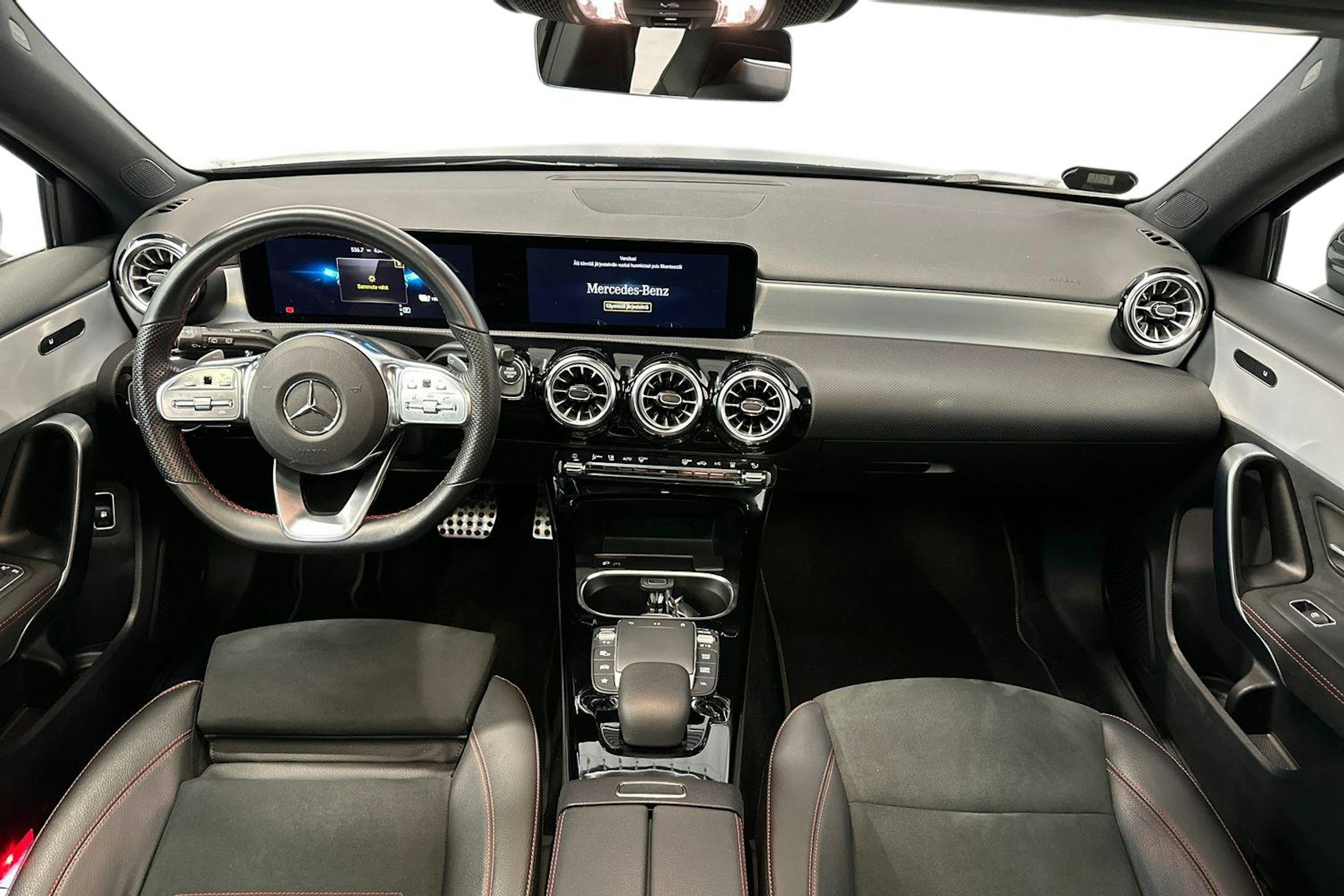 musta Mercedes-Benz A 2023 kuva 9.