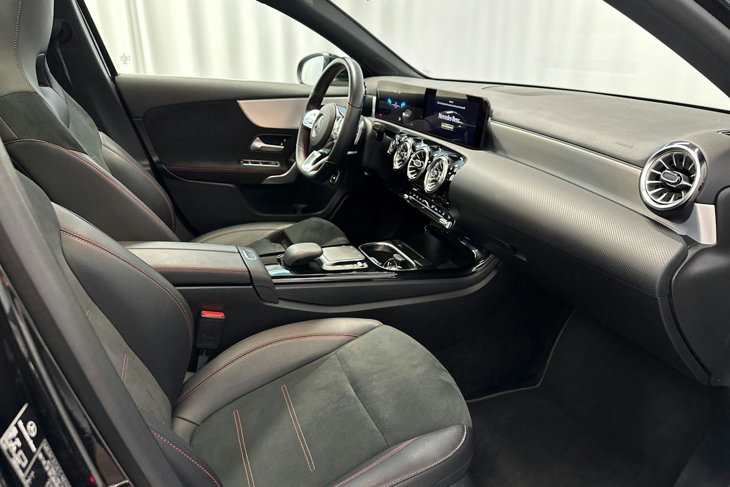 musta Mercedes-Benz A 2023 kuva 15.