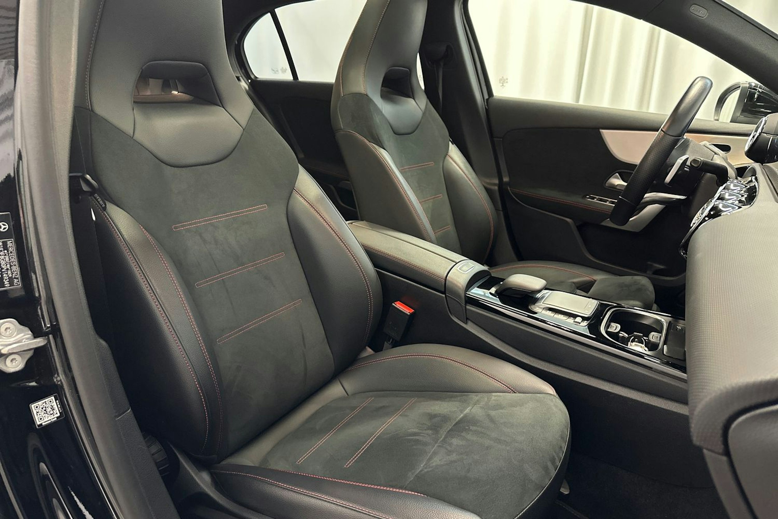 musta Mercedes-Benz A 2023 kuva 16.