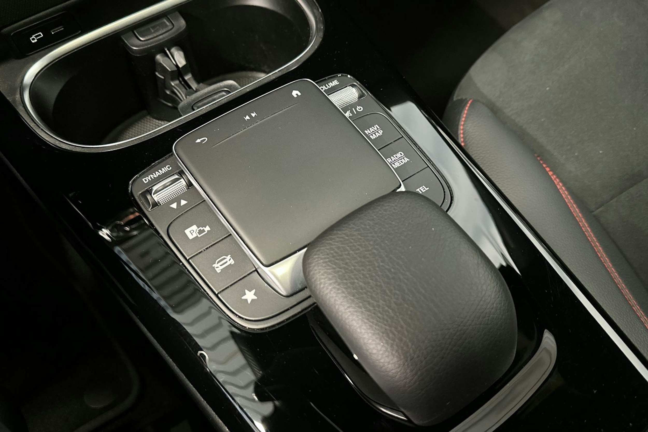 musta Mercedes-Benz A 2023 kuva 29.