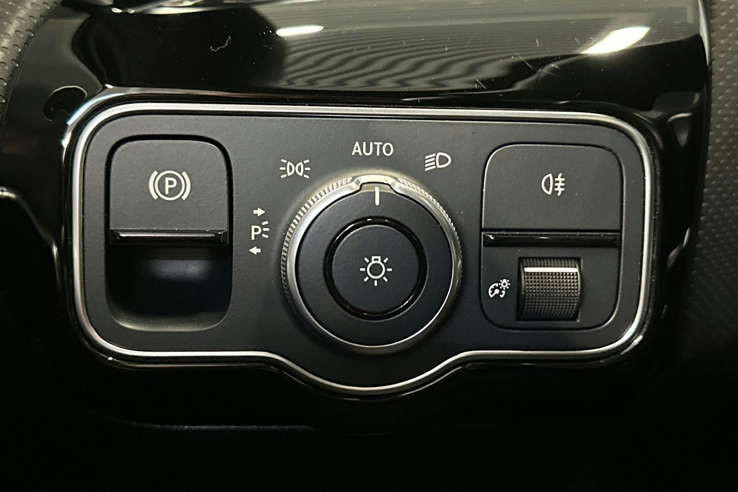 musta Mercedes-Benz A 2023 kuva 32.