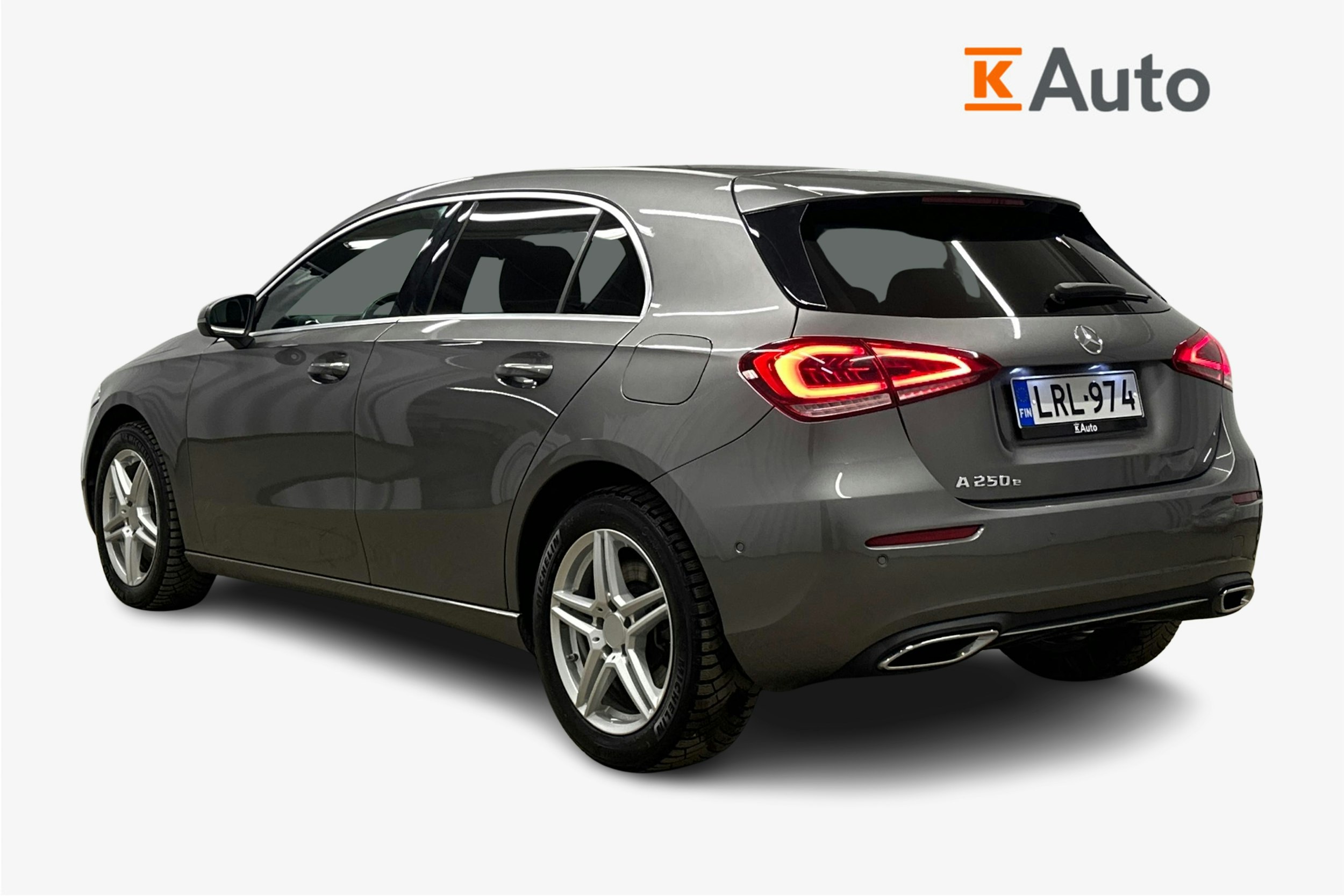 harmaa Mercedes-Benz A 2023 kuva 2.