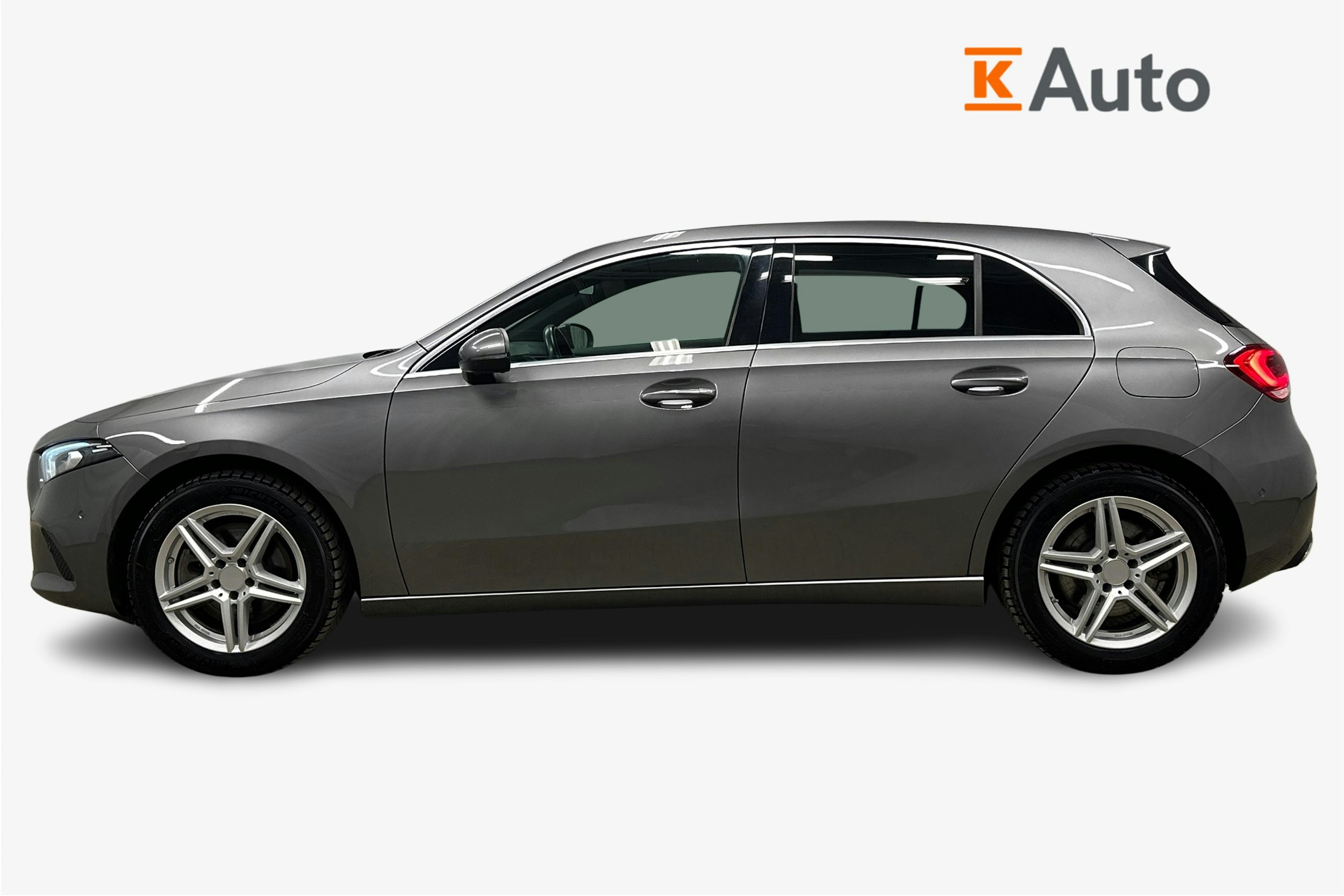 harmaa Mercedes-Benz A 2023 kuva 6.