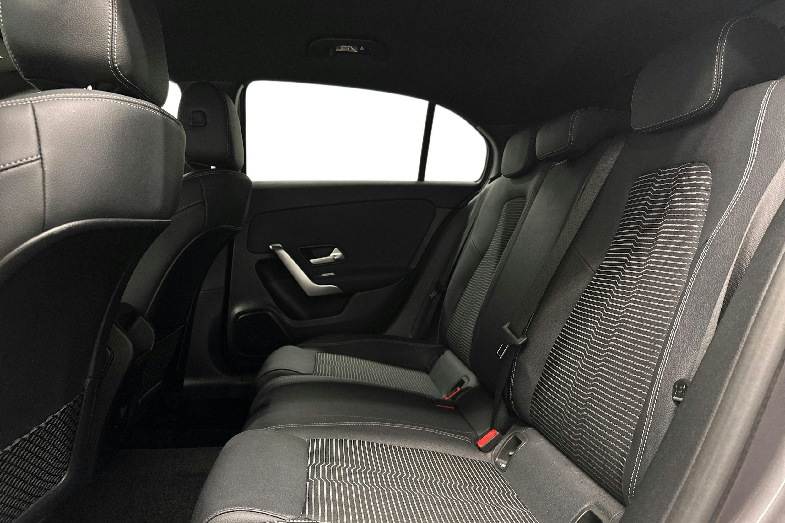 harmaa Mercedes-Benz A 2023 kuva 10.