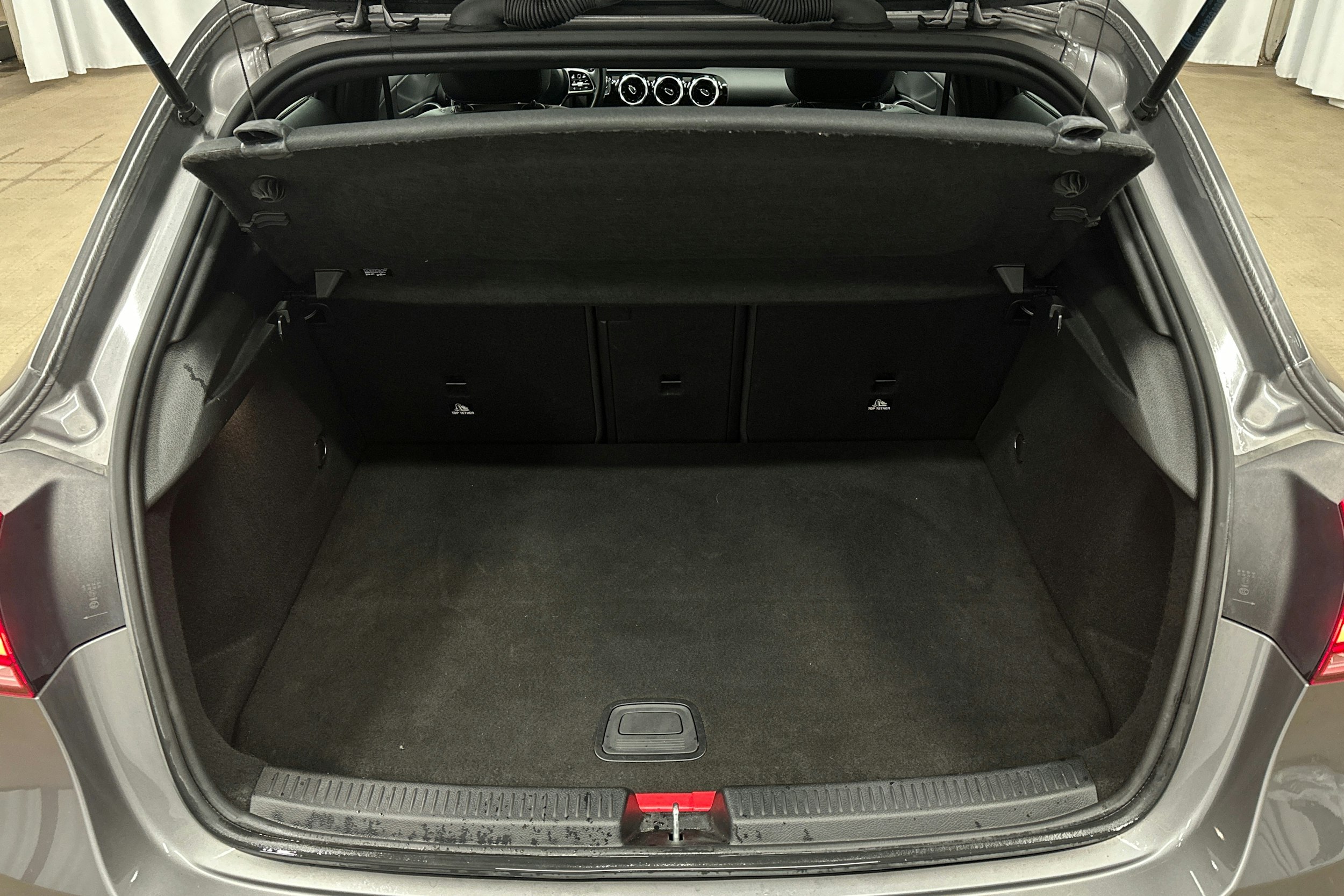 harmaa Mercedes-Benz A 2023 kuva 14.