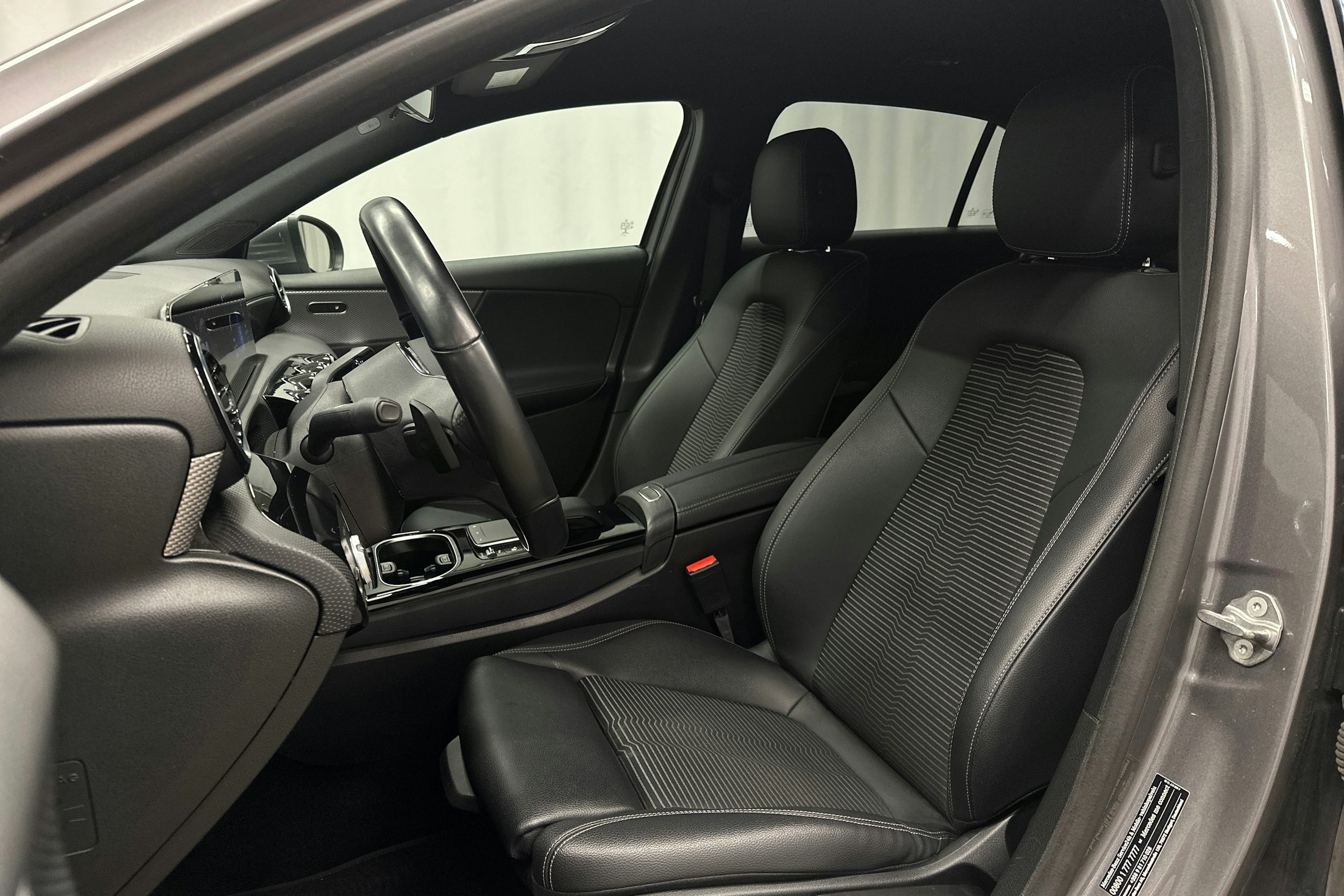 harmaa Mercedes-Benz A 2023 kuva 15.