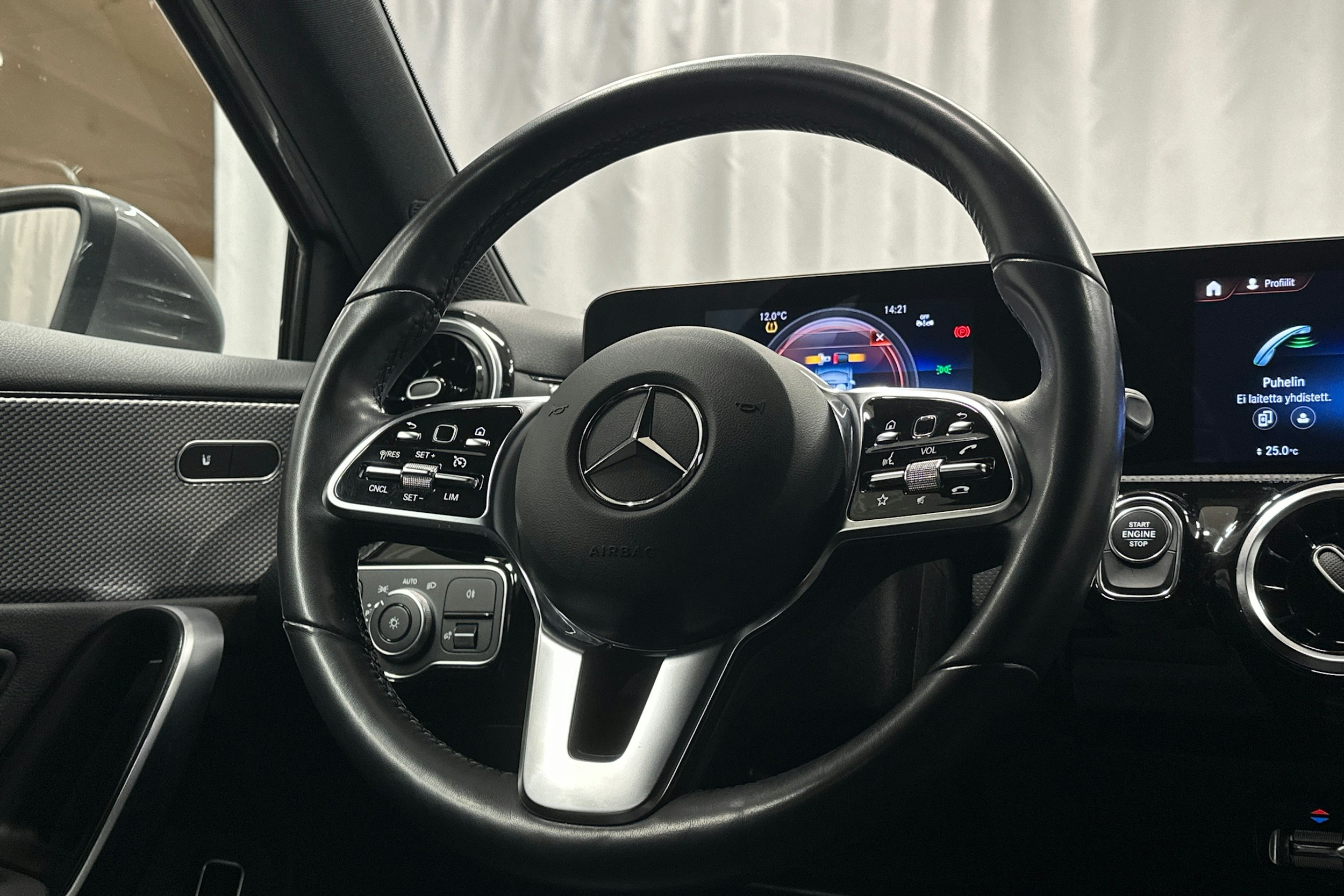 harmaa Mercedes-Benz A 2023 kuva 16.